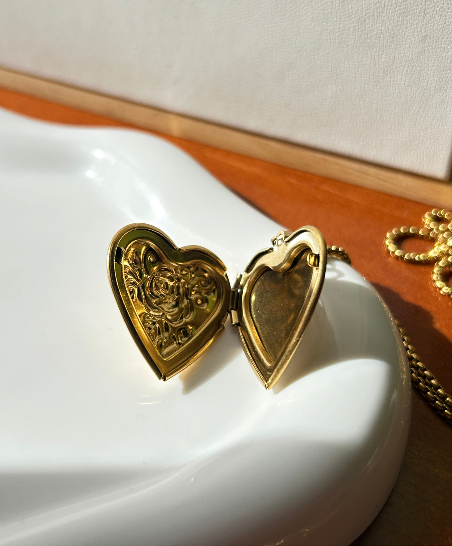 Collar relicario flor