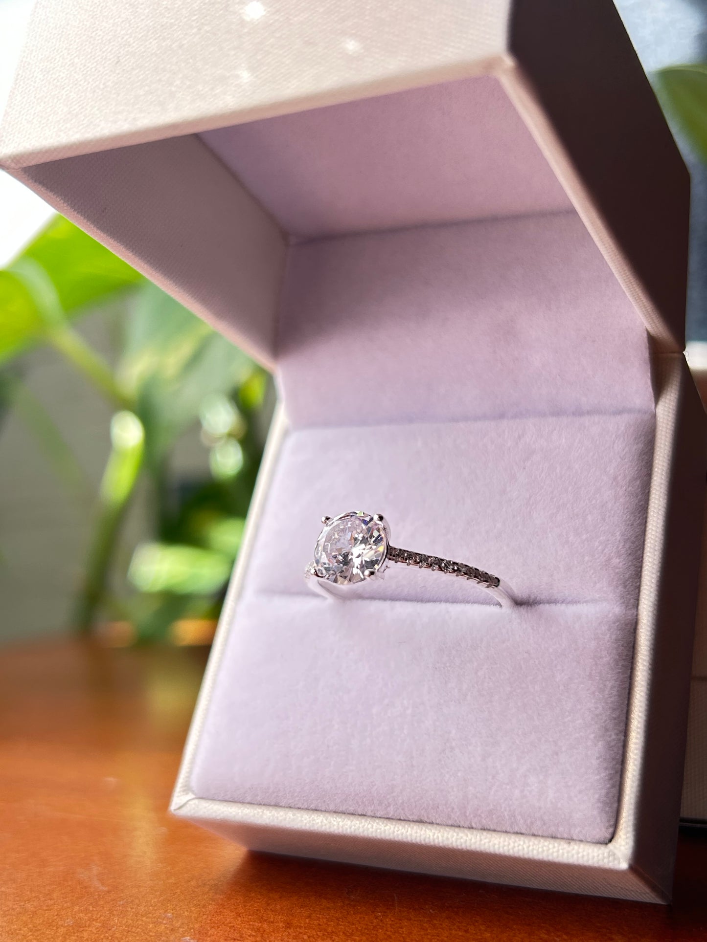 Anillo Solitario 4 puntas