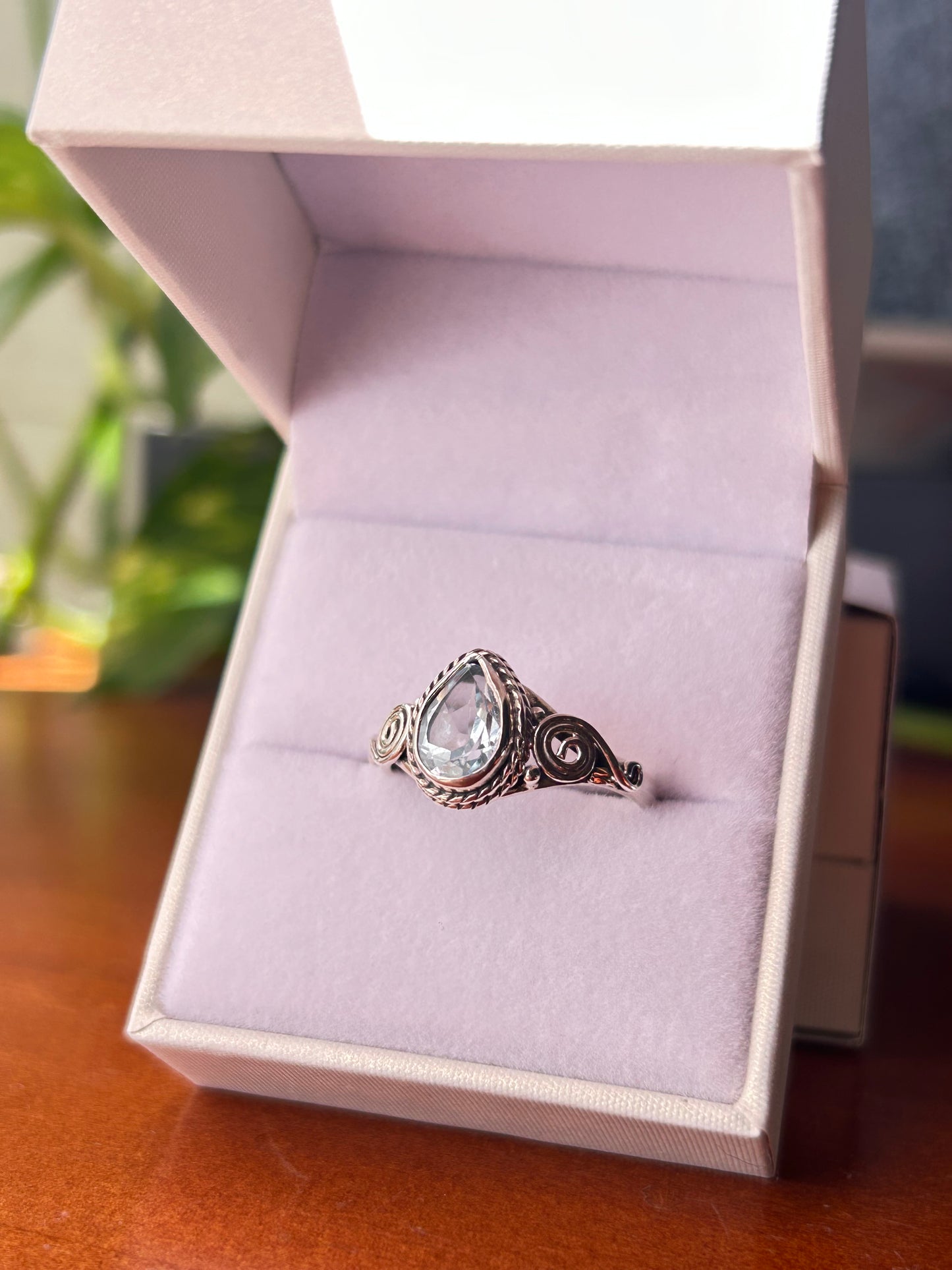 Anillo gota Topacio Azul