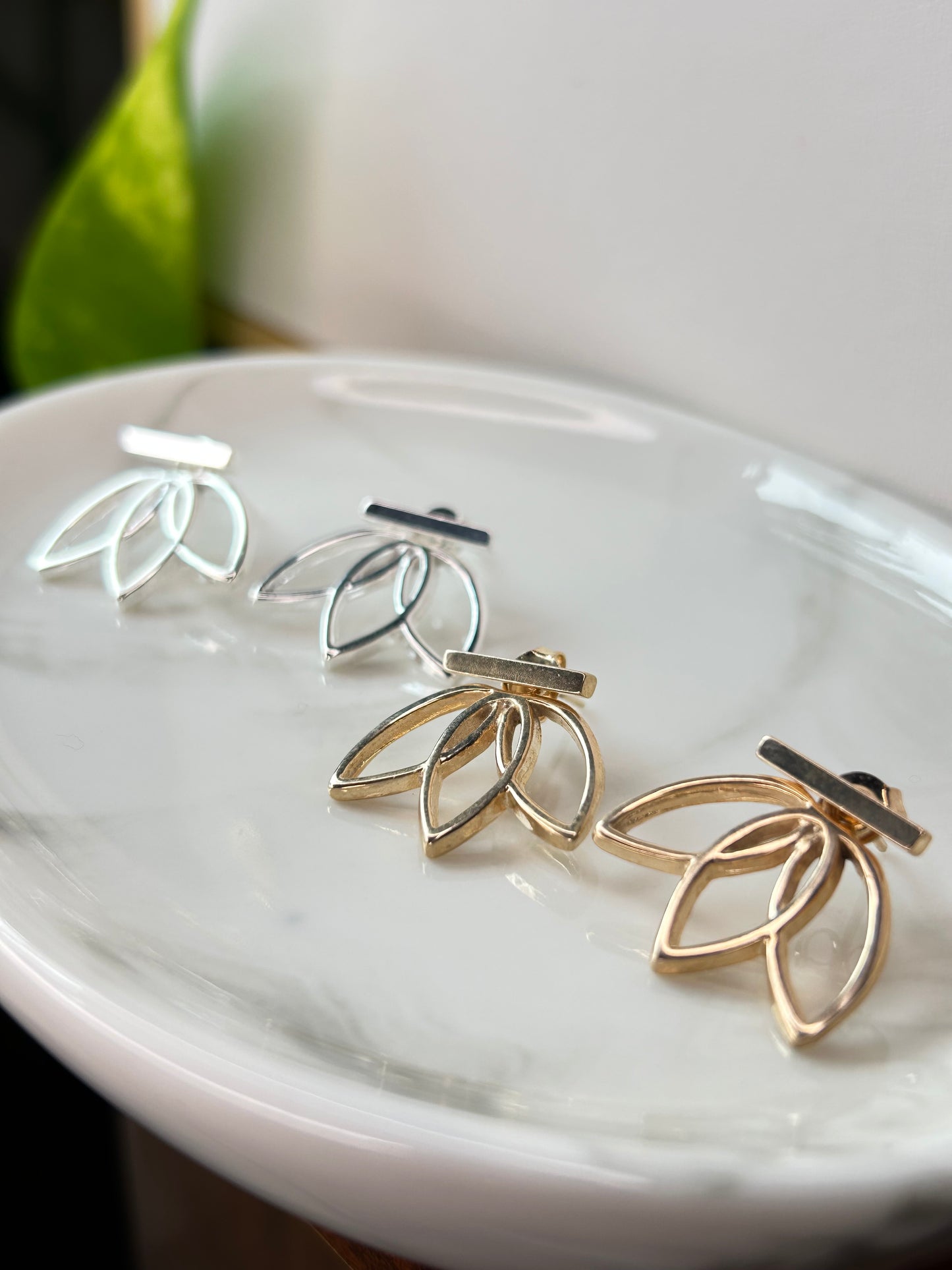 Aros Flor de Loto dorados