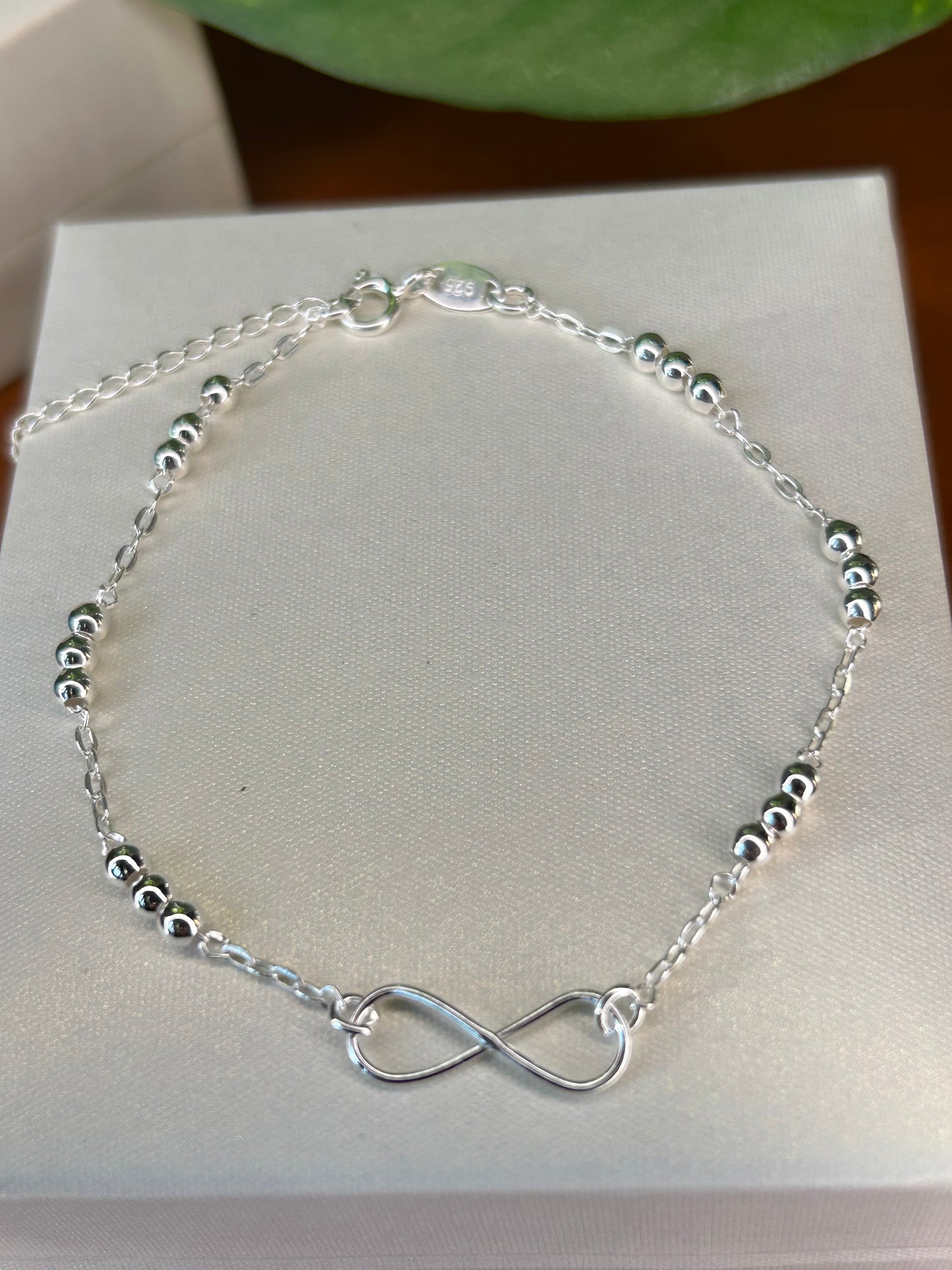 Pulsera infinito con mini esferas