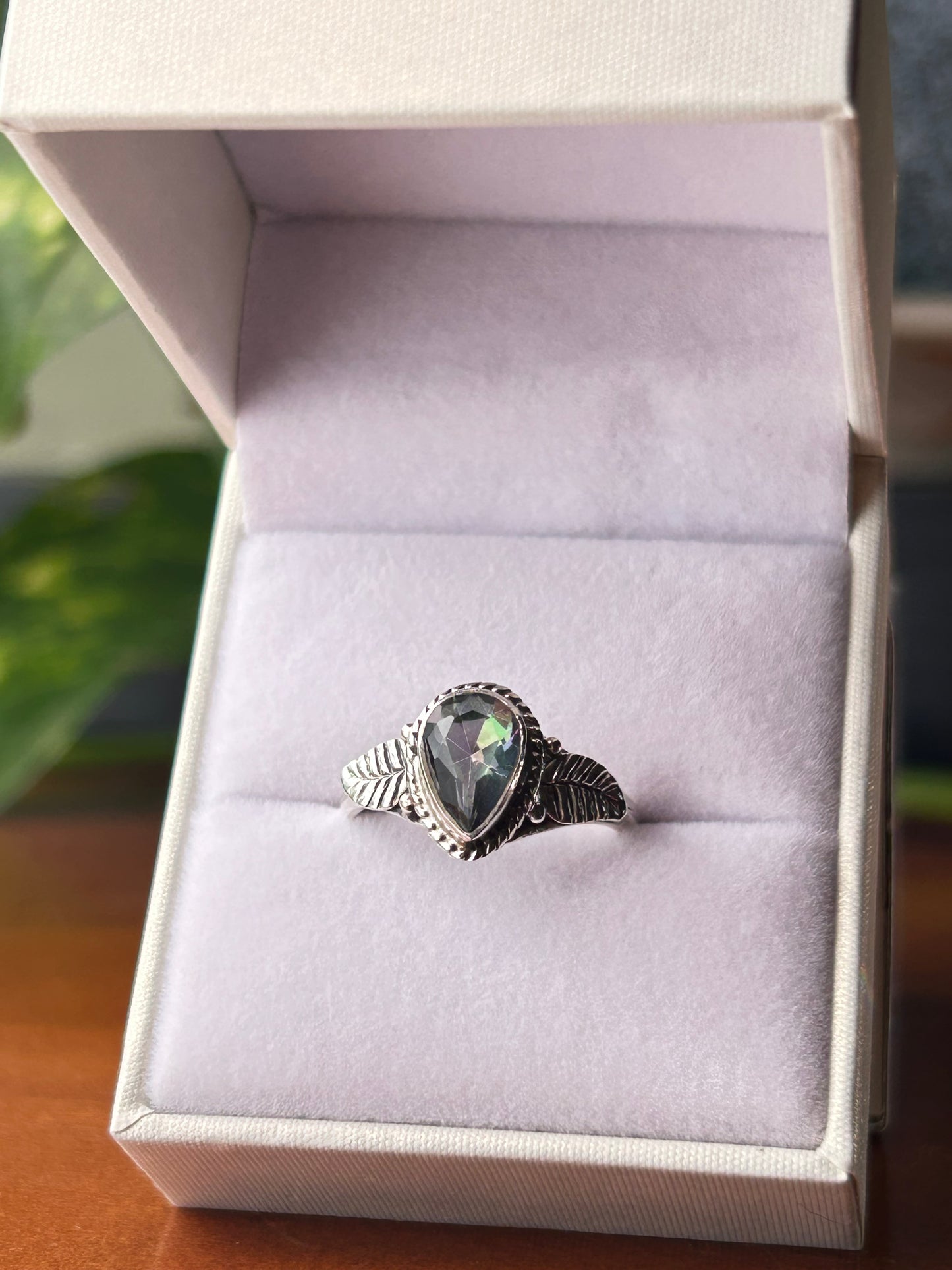 Anillo Gota Topacio Místico
