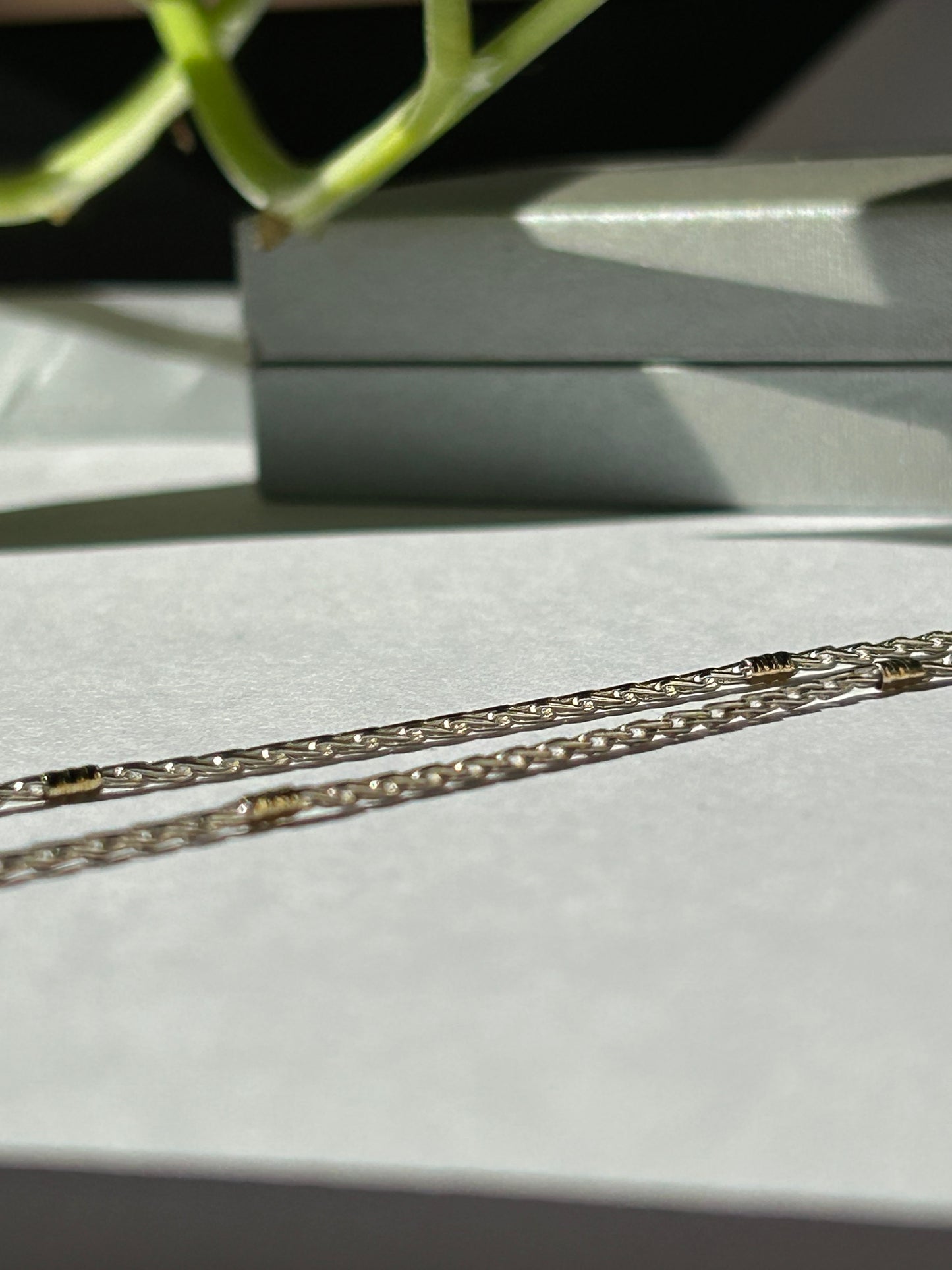 Cadena tourbillon plata y oro