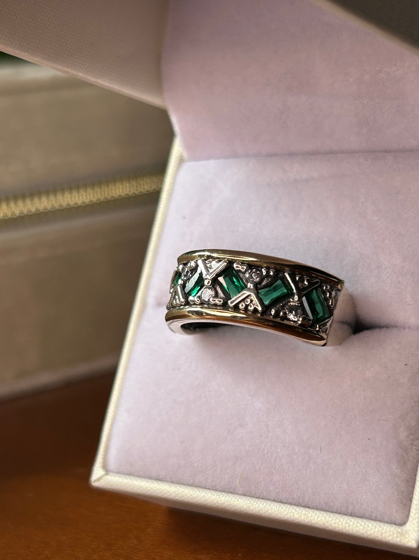 Anillo circonias verdes