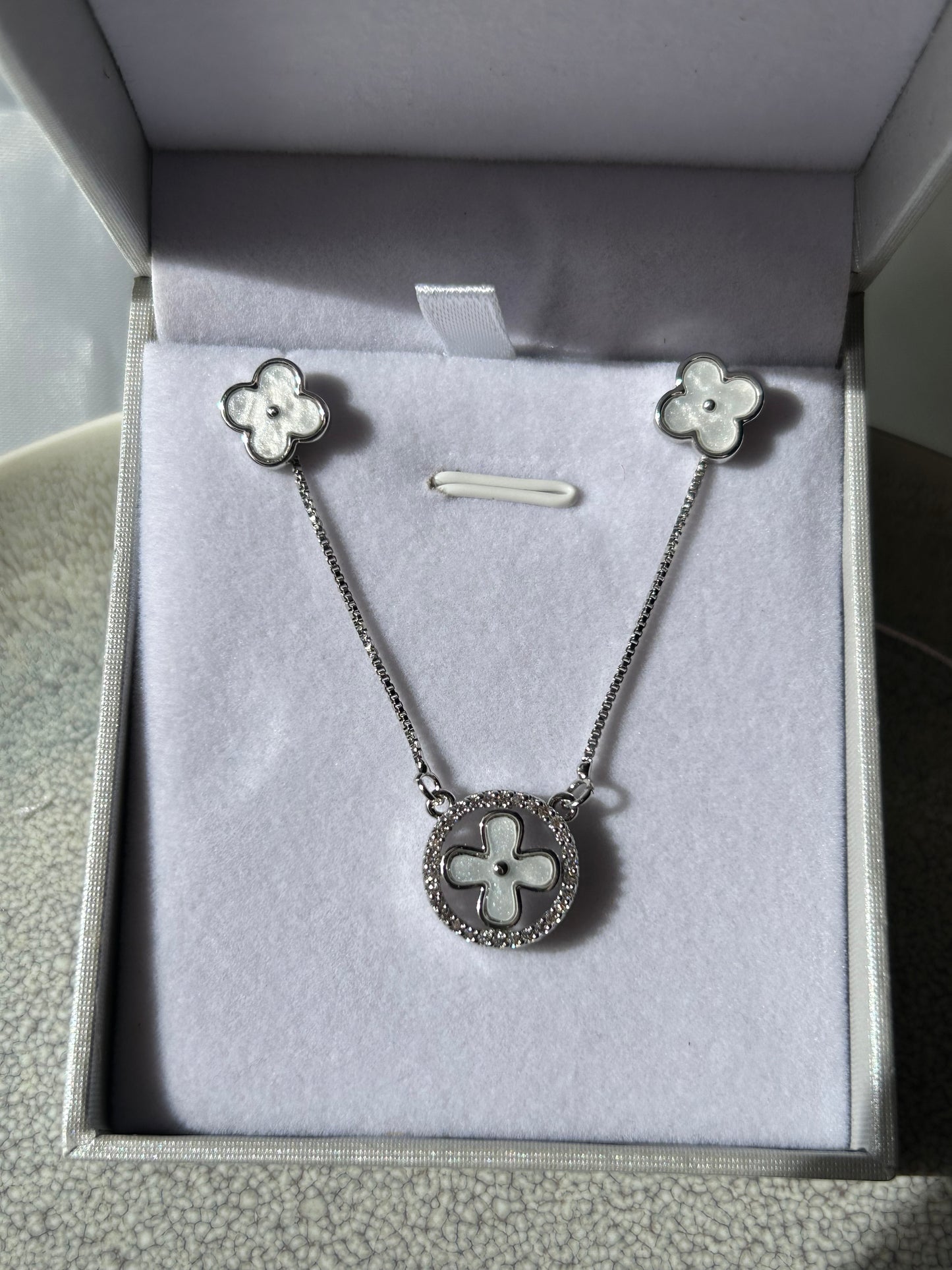 Conjunto flor estilo VC plateado