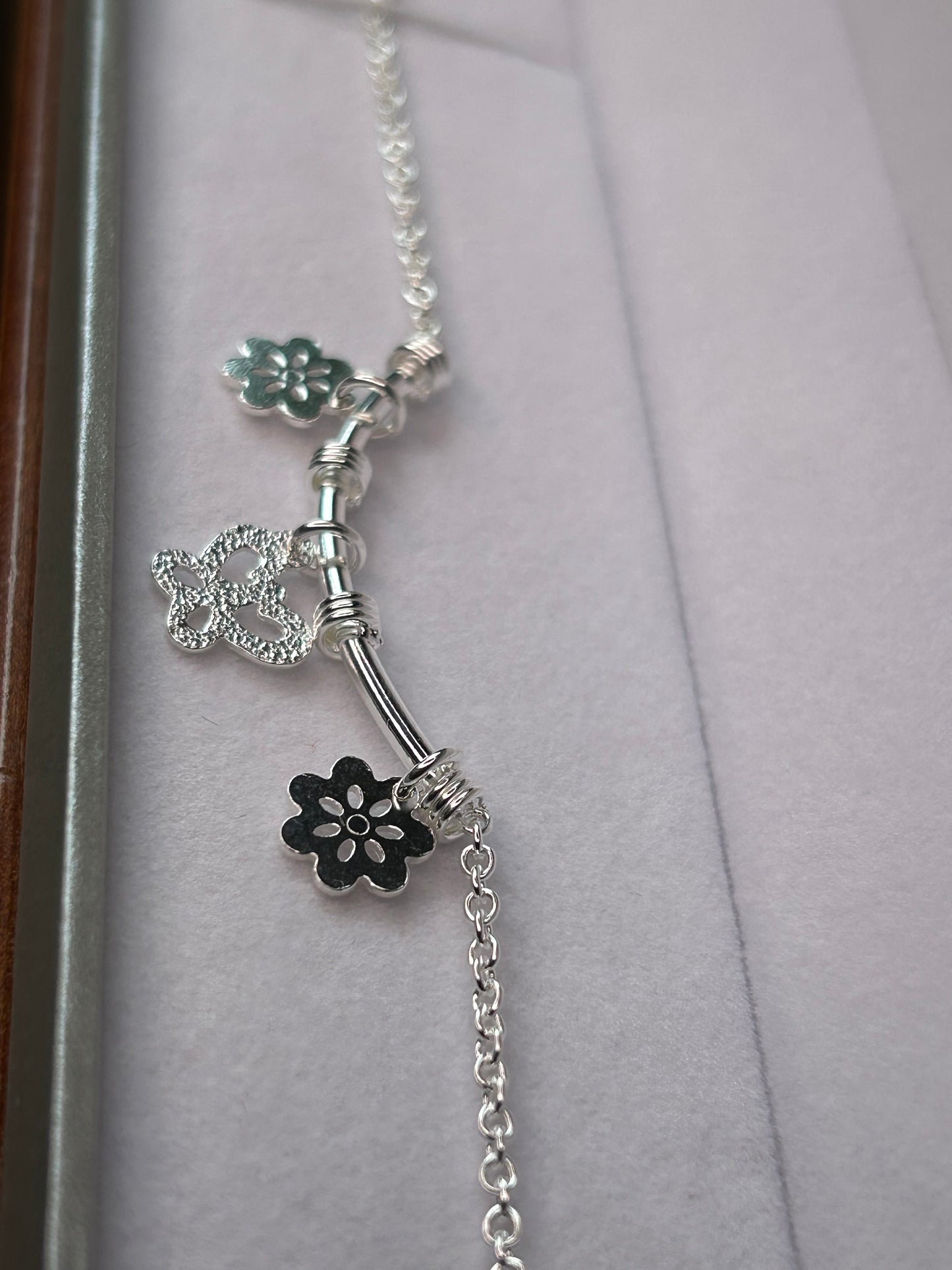 Pulsera semi rígida 3 dijes