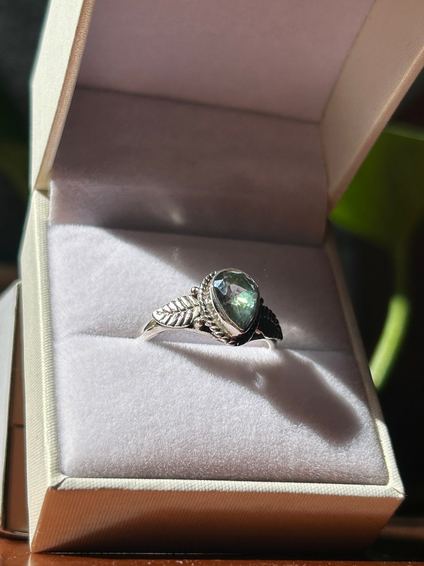 Anillo Gota Topacio Místico