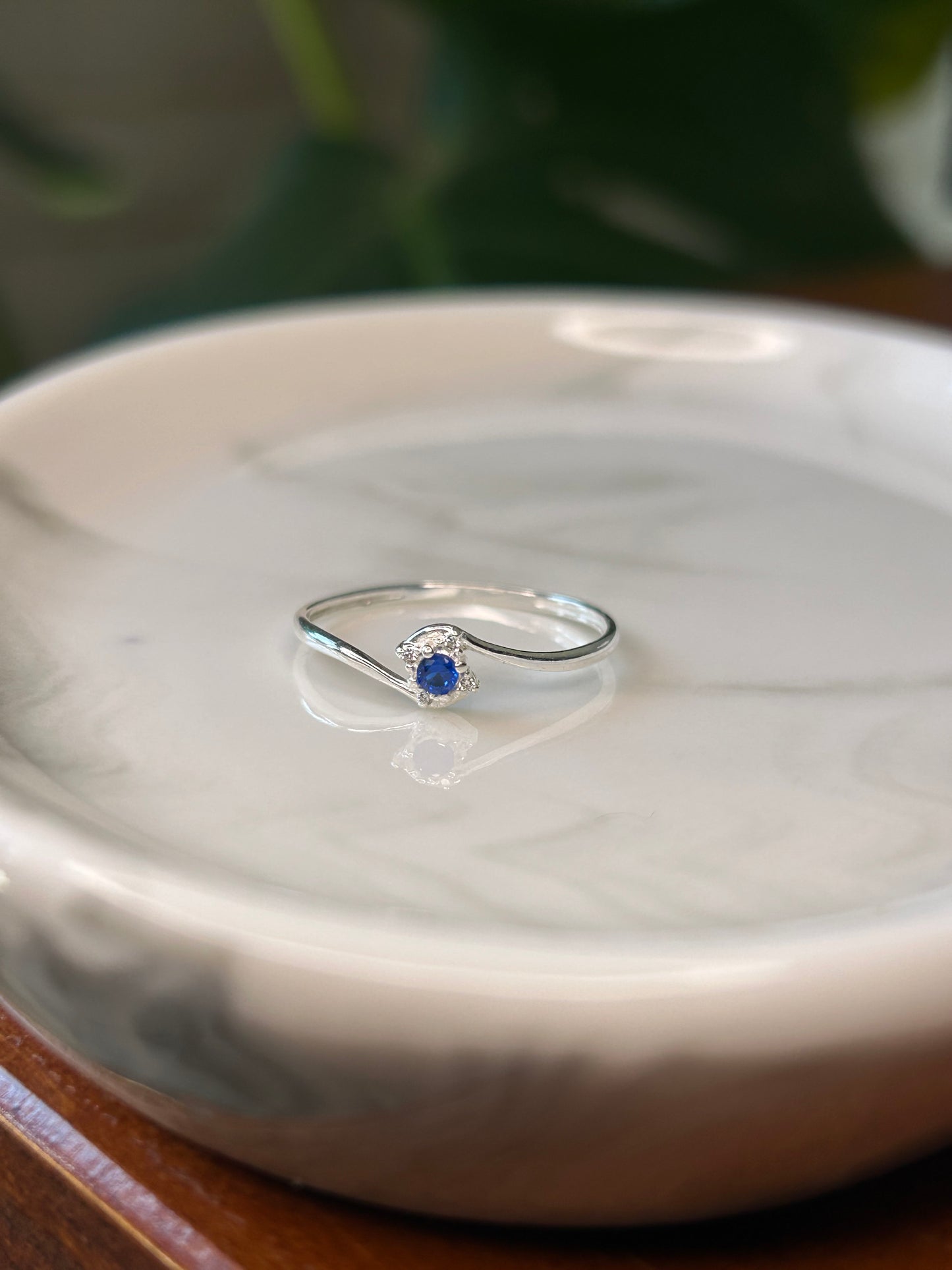 Anillo circonia azul