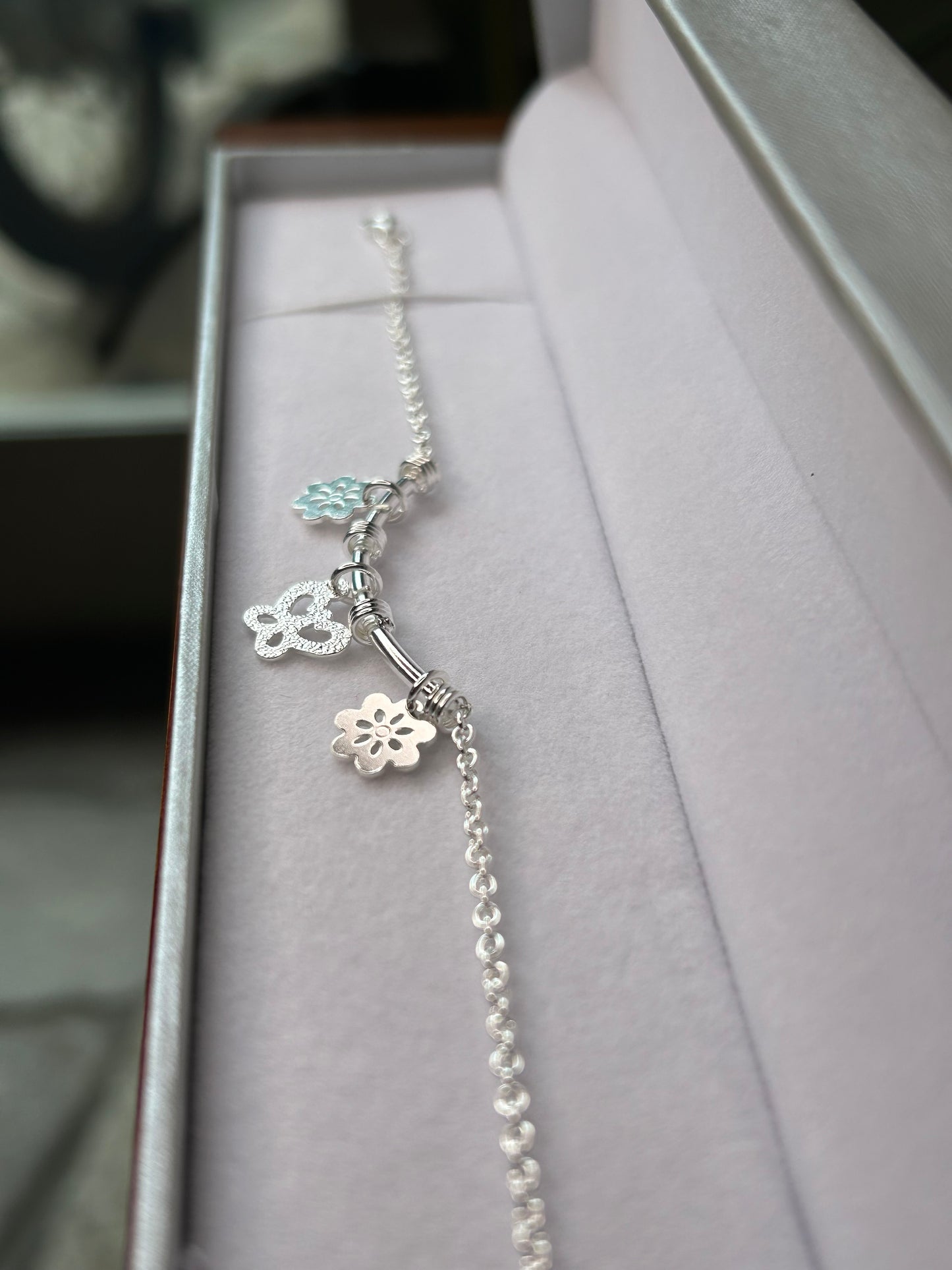 Pulsera semi rígida 3 dijes