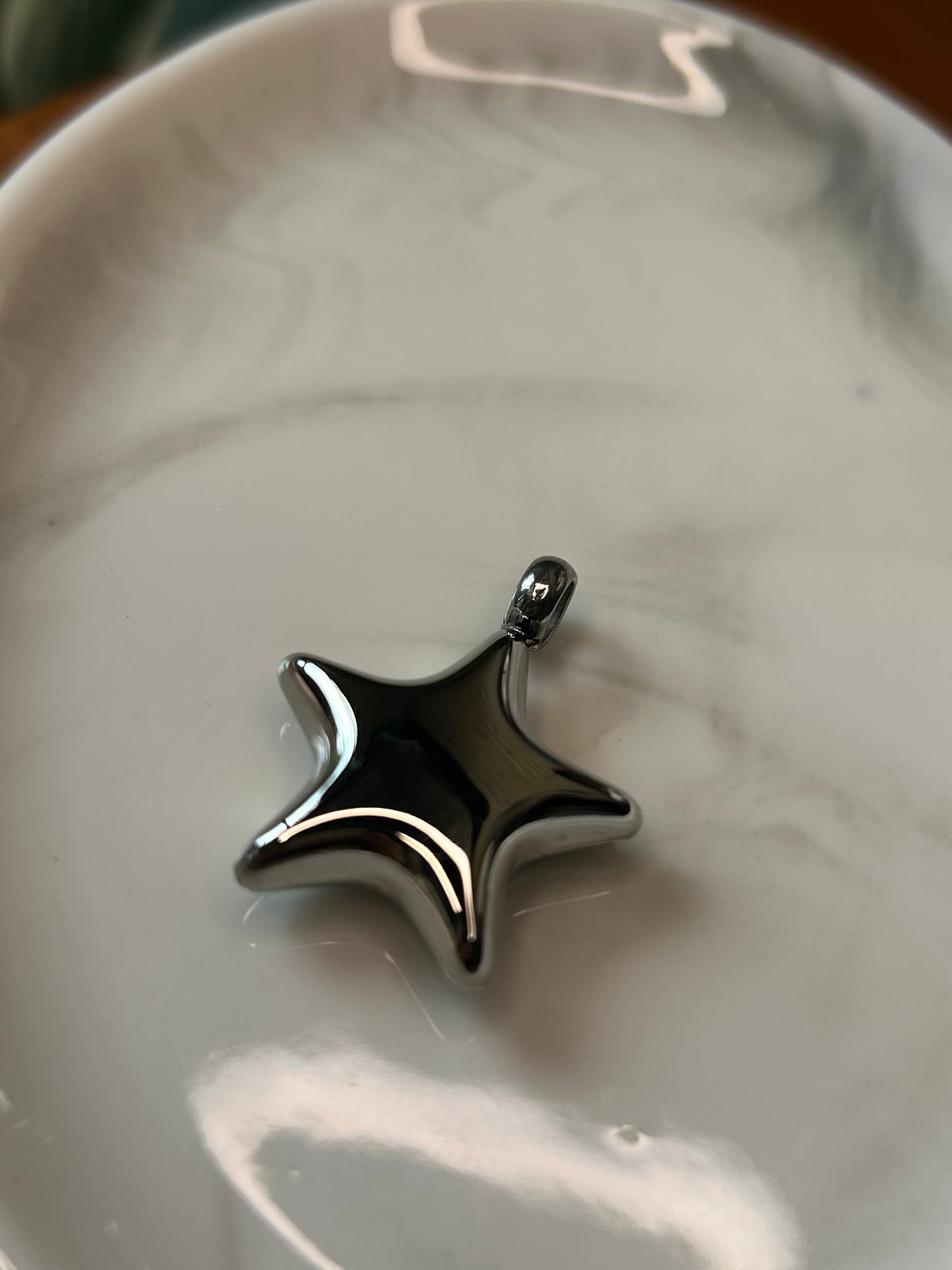 Dije estrella inflada