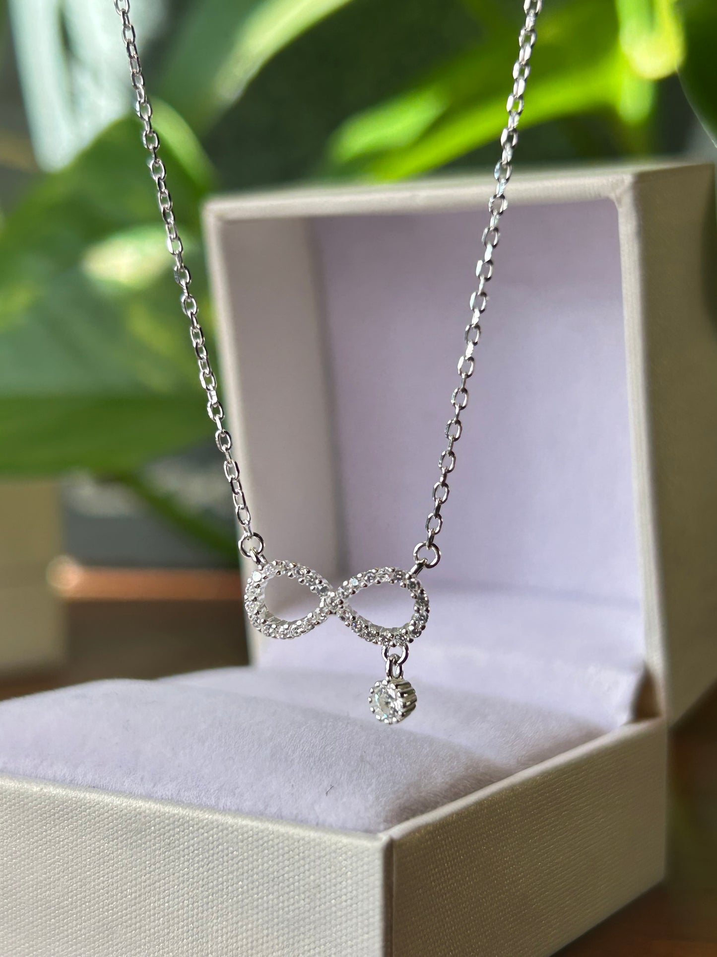 Conjunto infinito con circonias