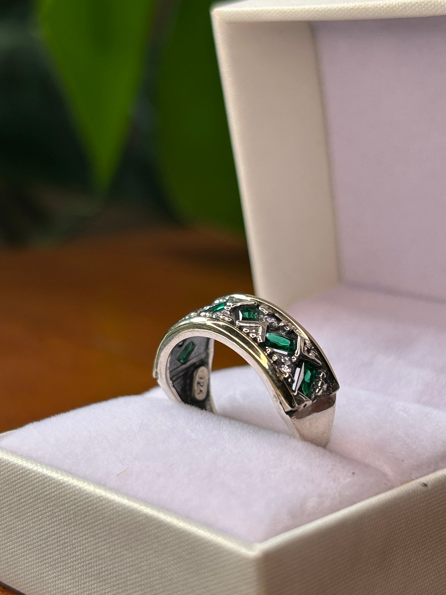 Anillo circonias verdes