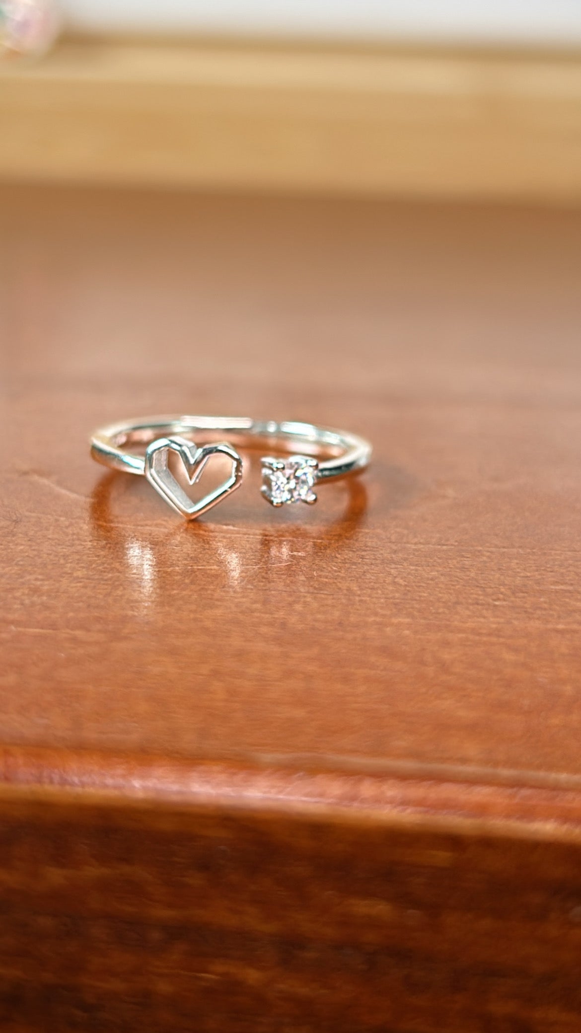 Anillo corazón y circonia