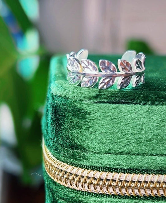 Anillo hojas laurel semi ajustable