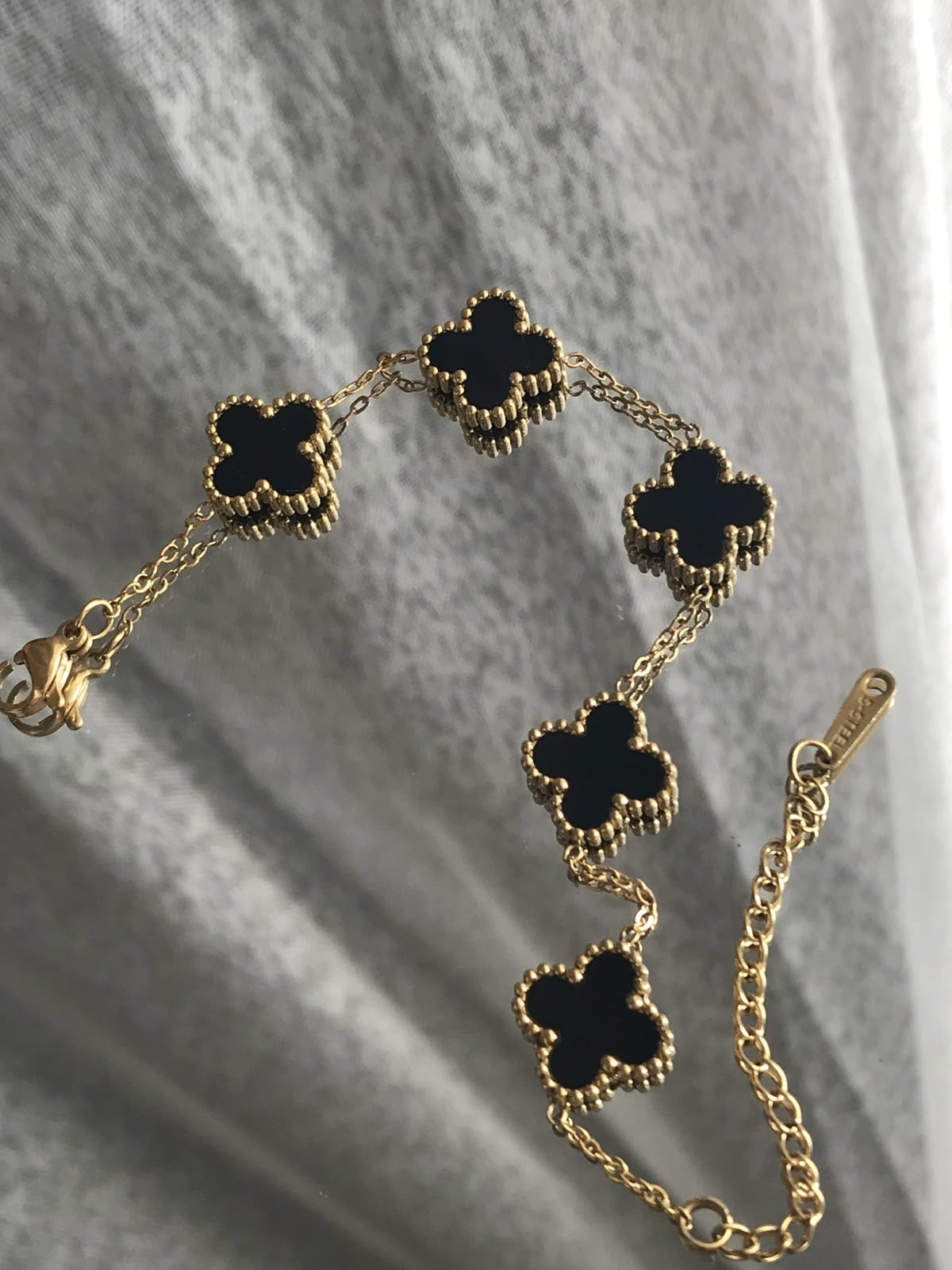 Pulsera flores negras estilo VC