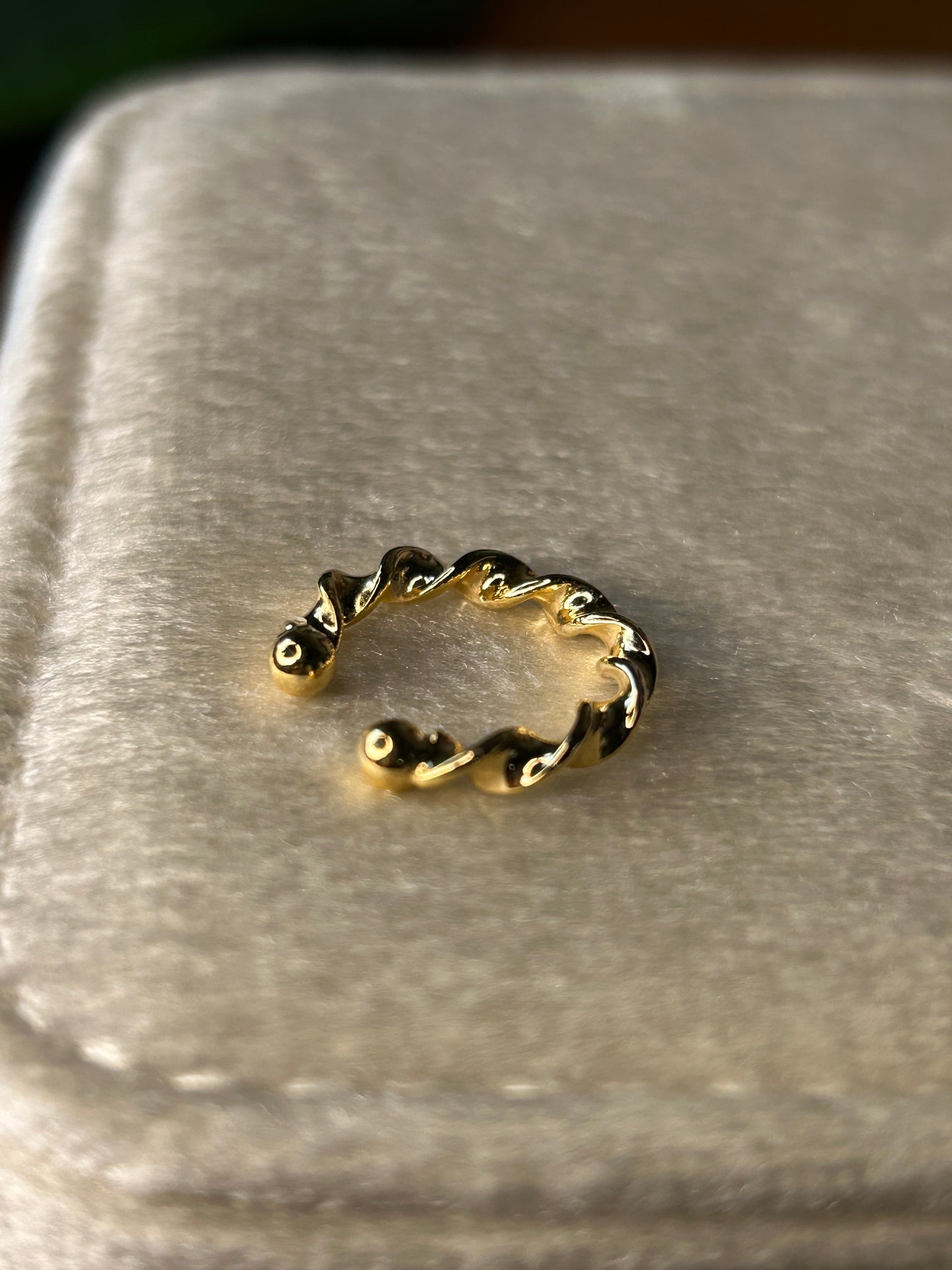 Ear cuff torneado