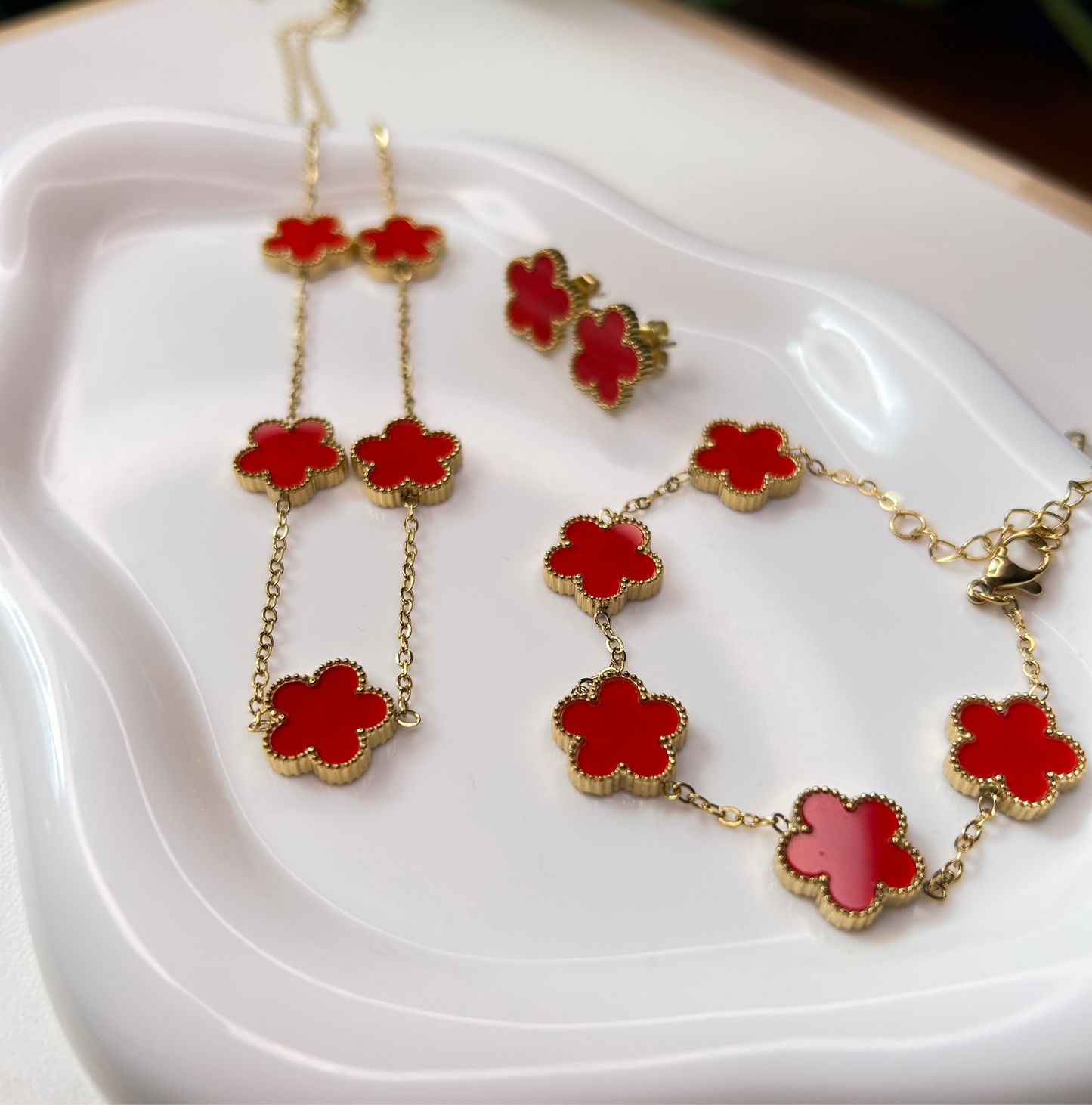 Conjunto flor roja