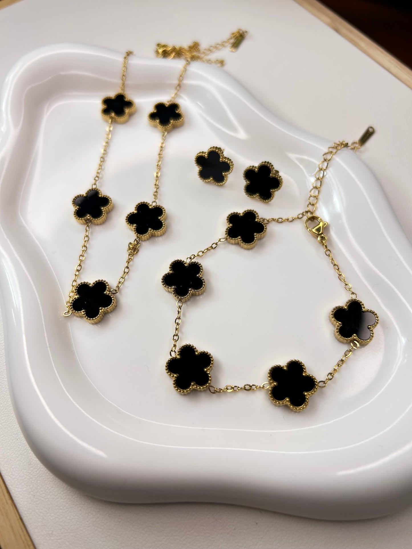 Conjunto flor negra