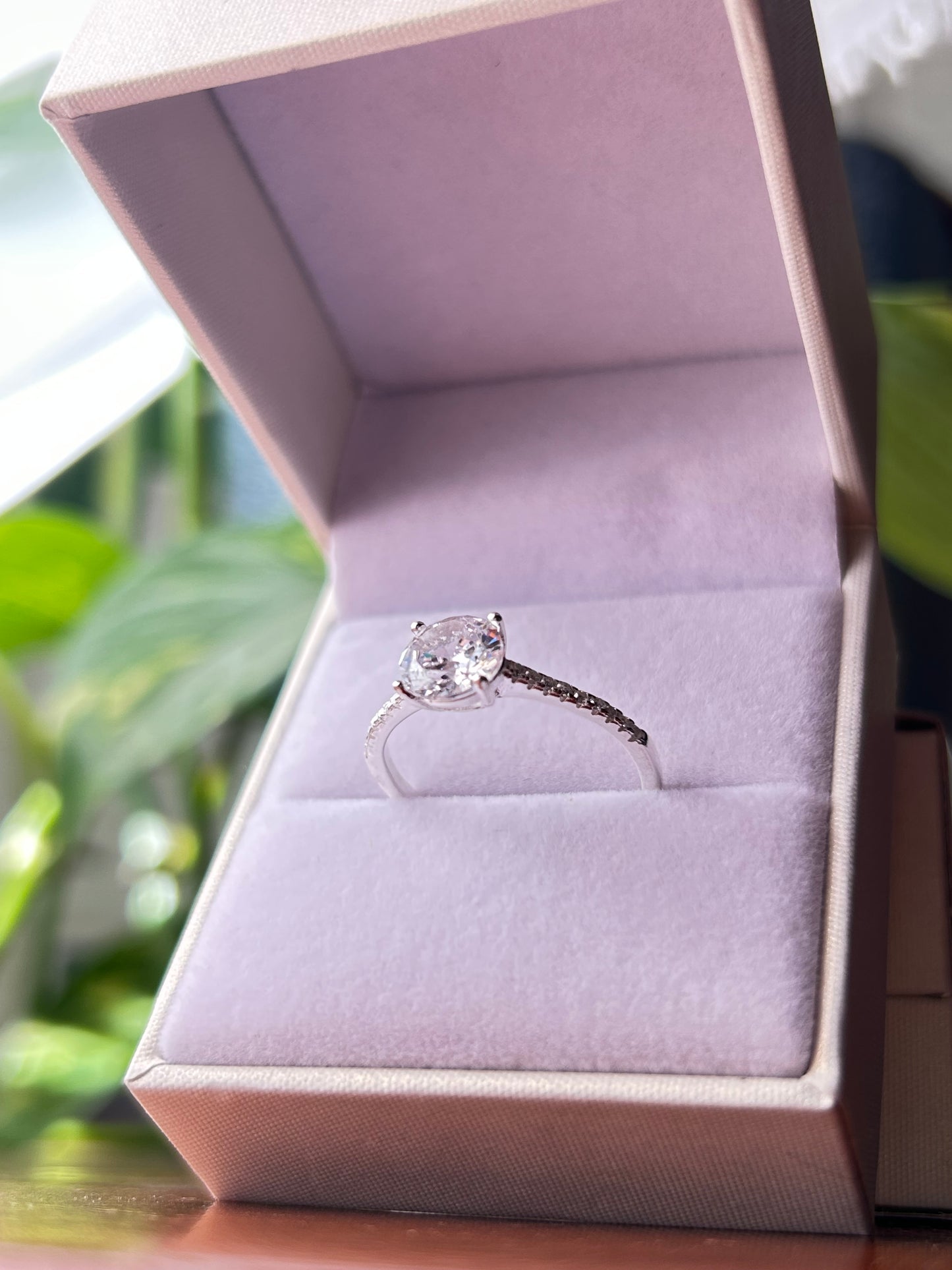 Anillo Solitario 4 puntas