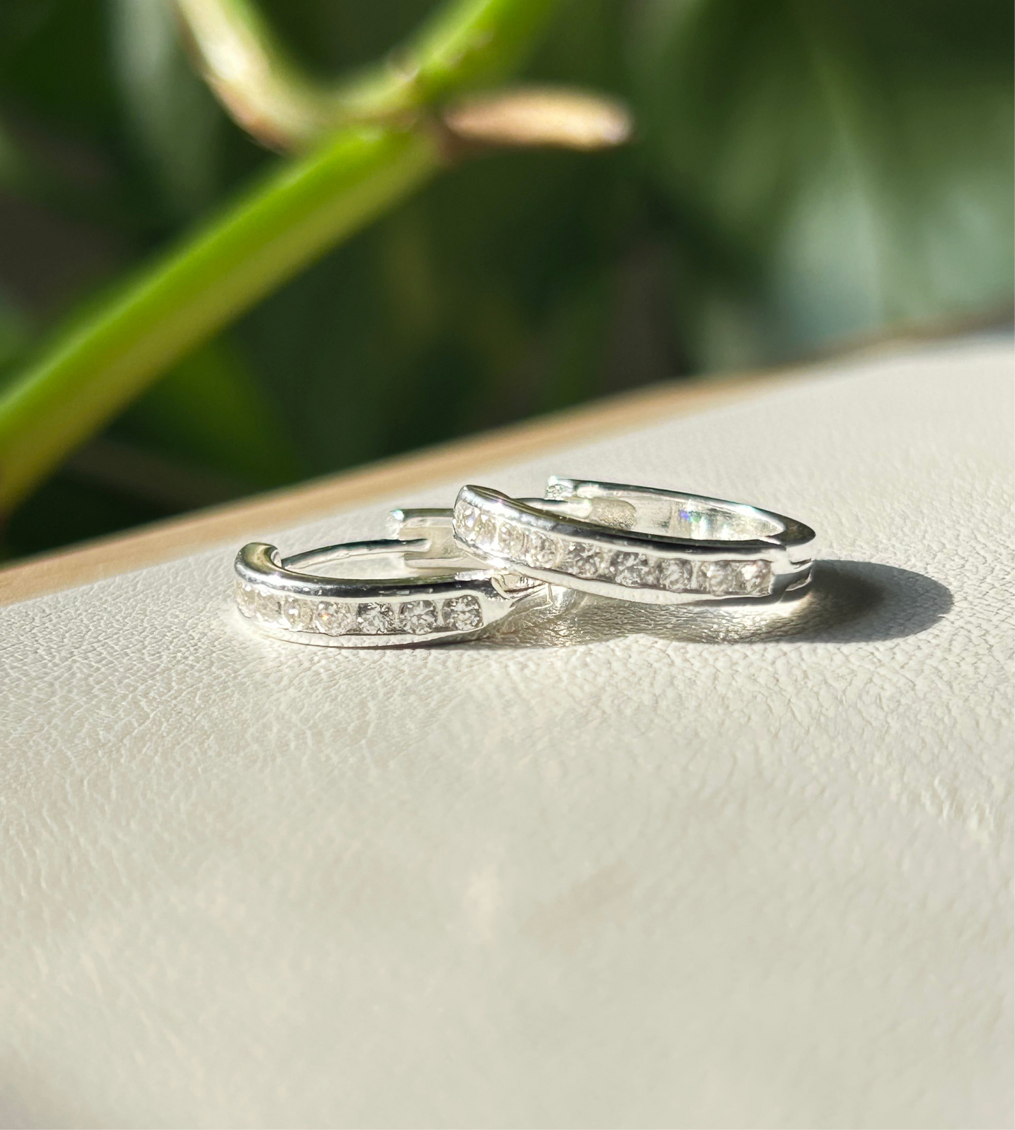 Aros Huggies con circonias simple