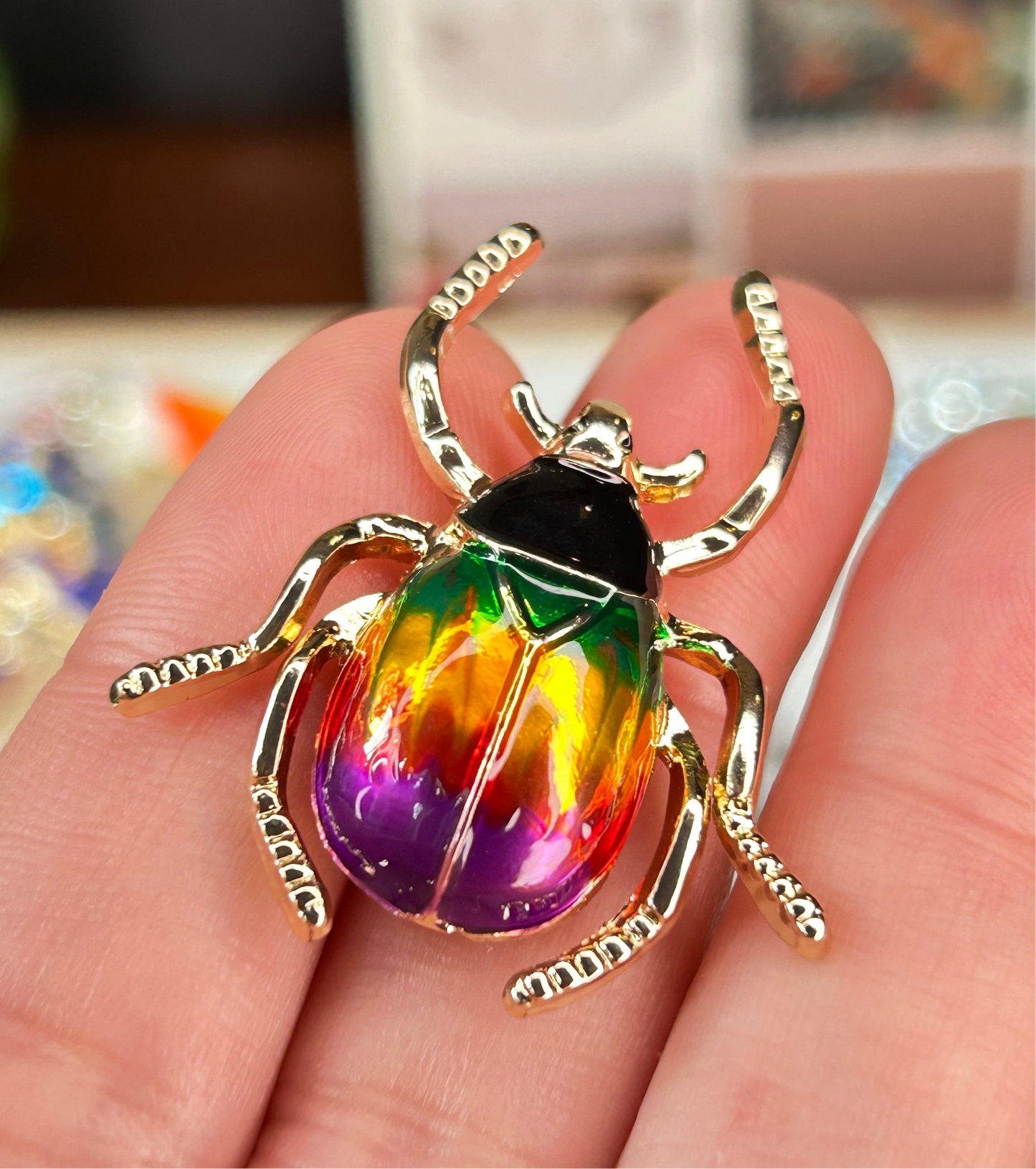 Prendedor escarabajo multicolor