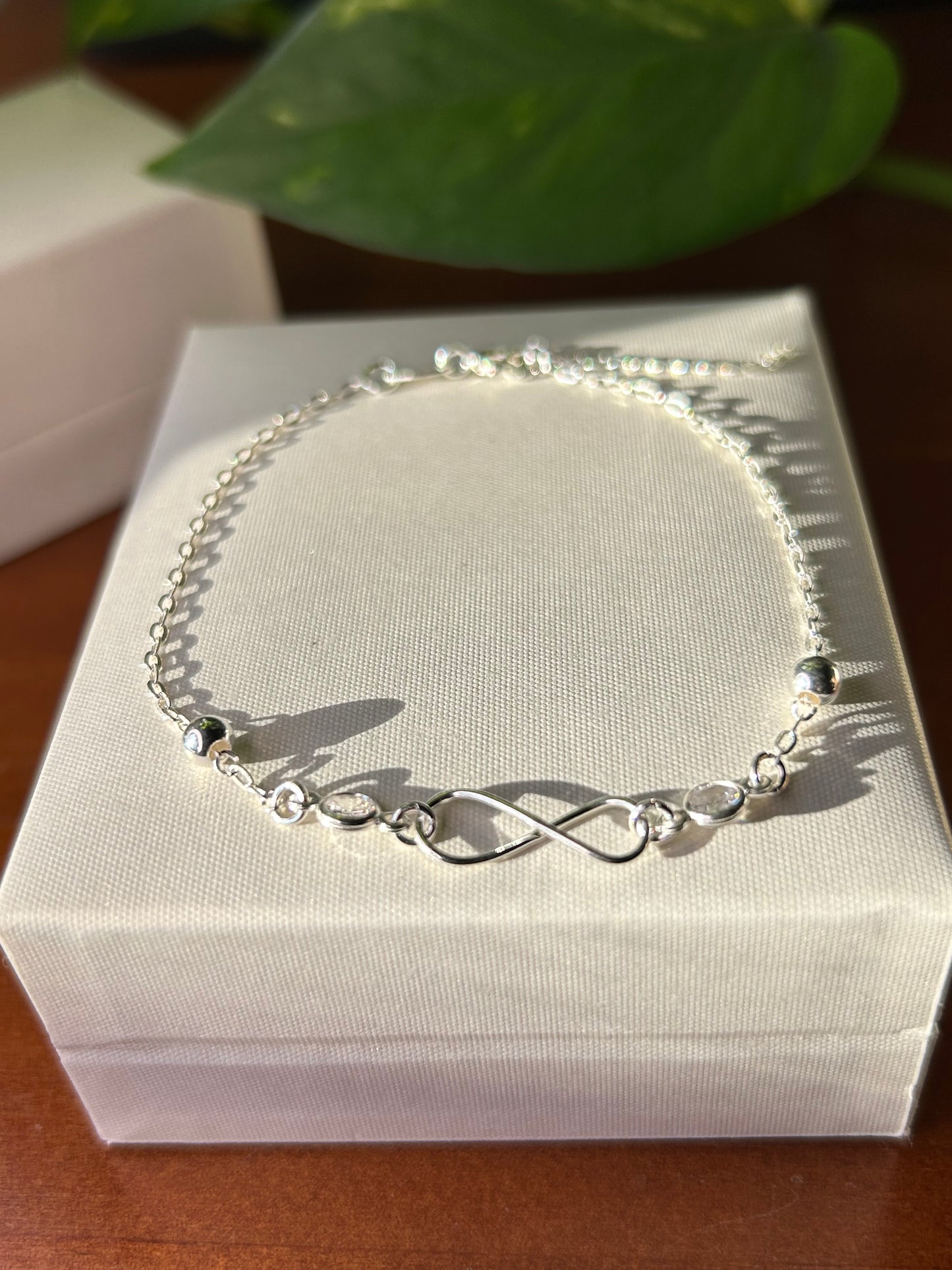 Pulsera infinito y puntos de luz