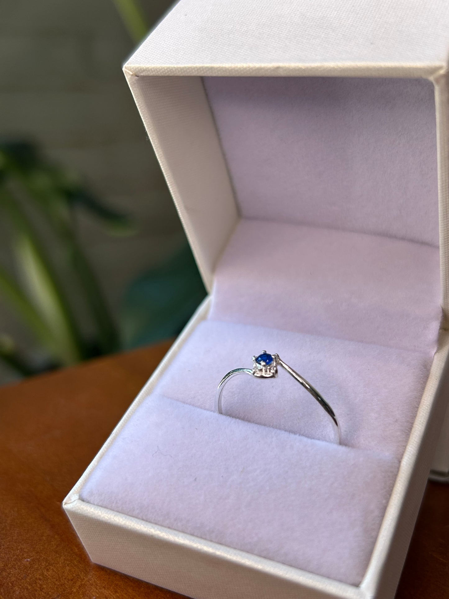 Anillo circonia azul