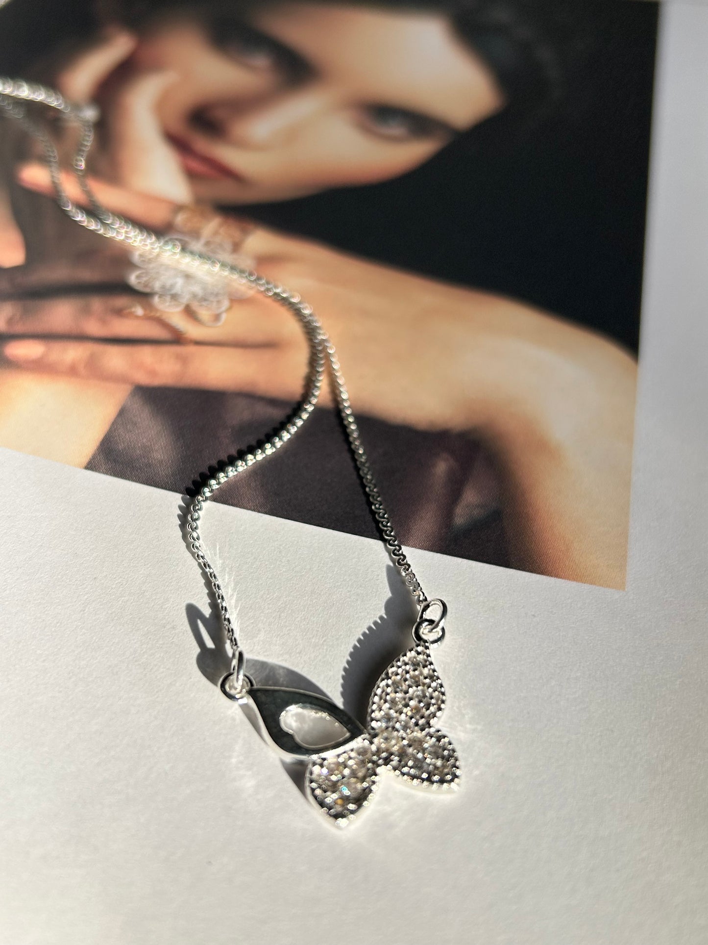 Conjunto mariposa mitad brillo