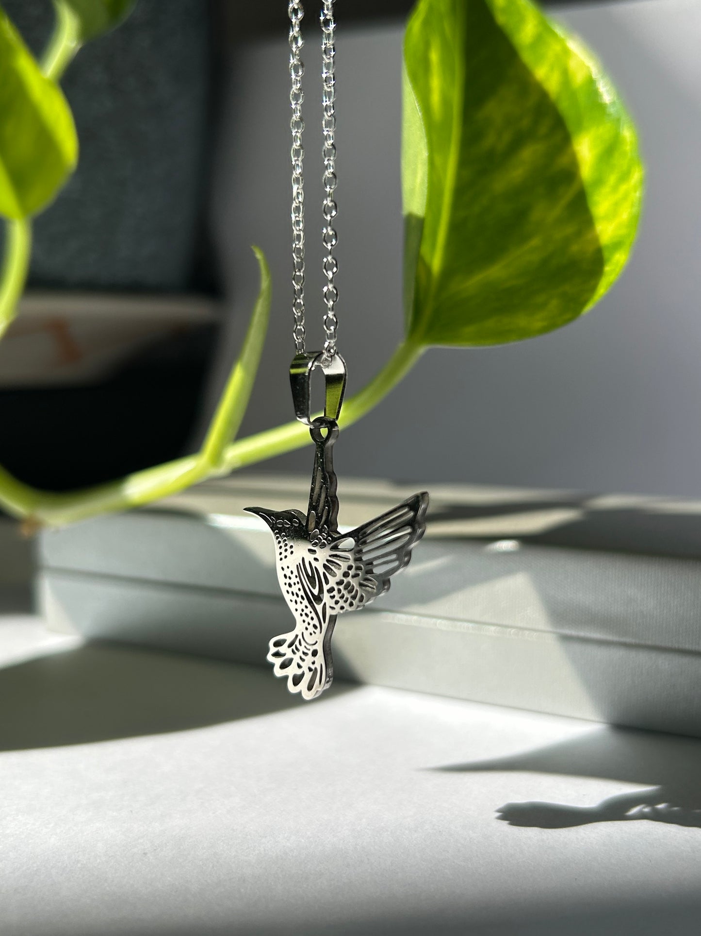 Dije colibrí calado