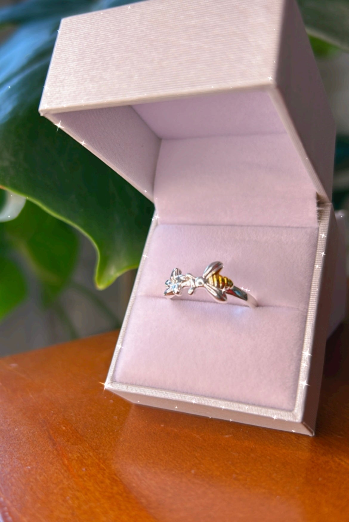 Anillo abeja y flor