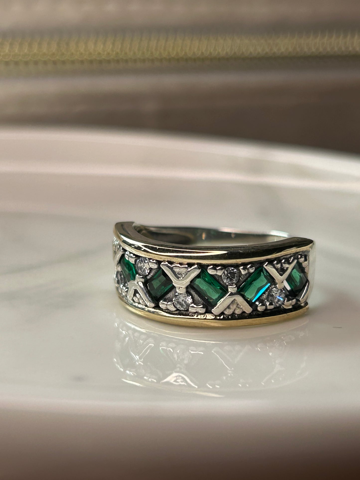 Anillo circonias verdes