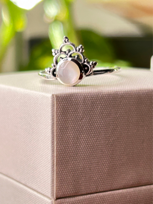 Anillo Coronita y nácar