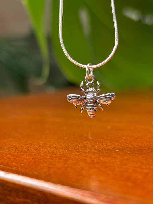 Dije abeja relieve