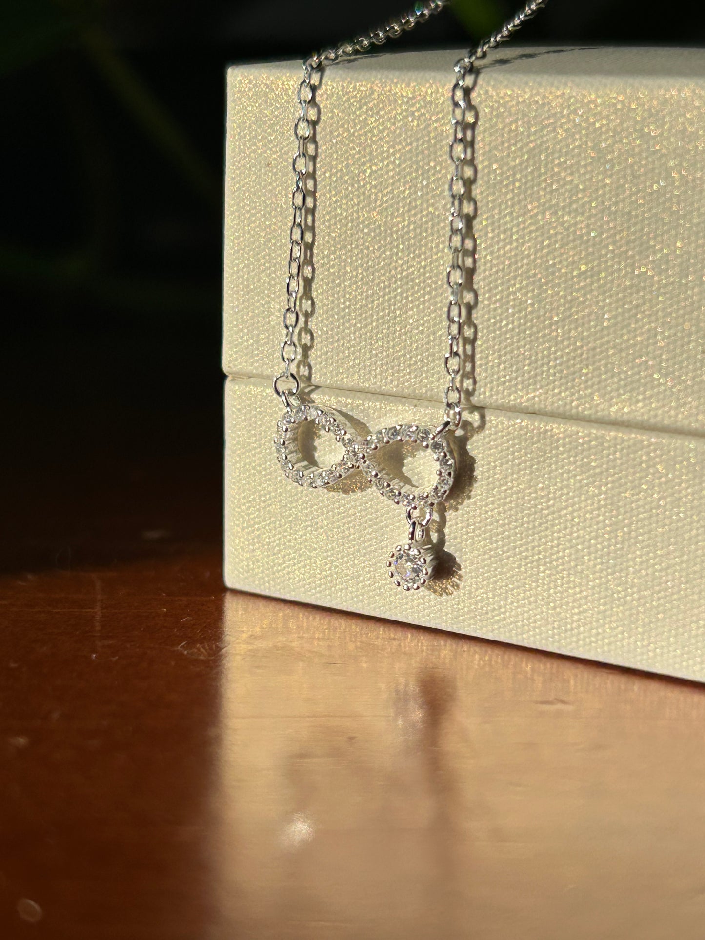 Conjunto infinito con circonias