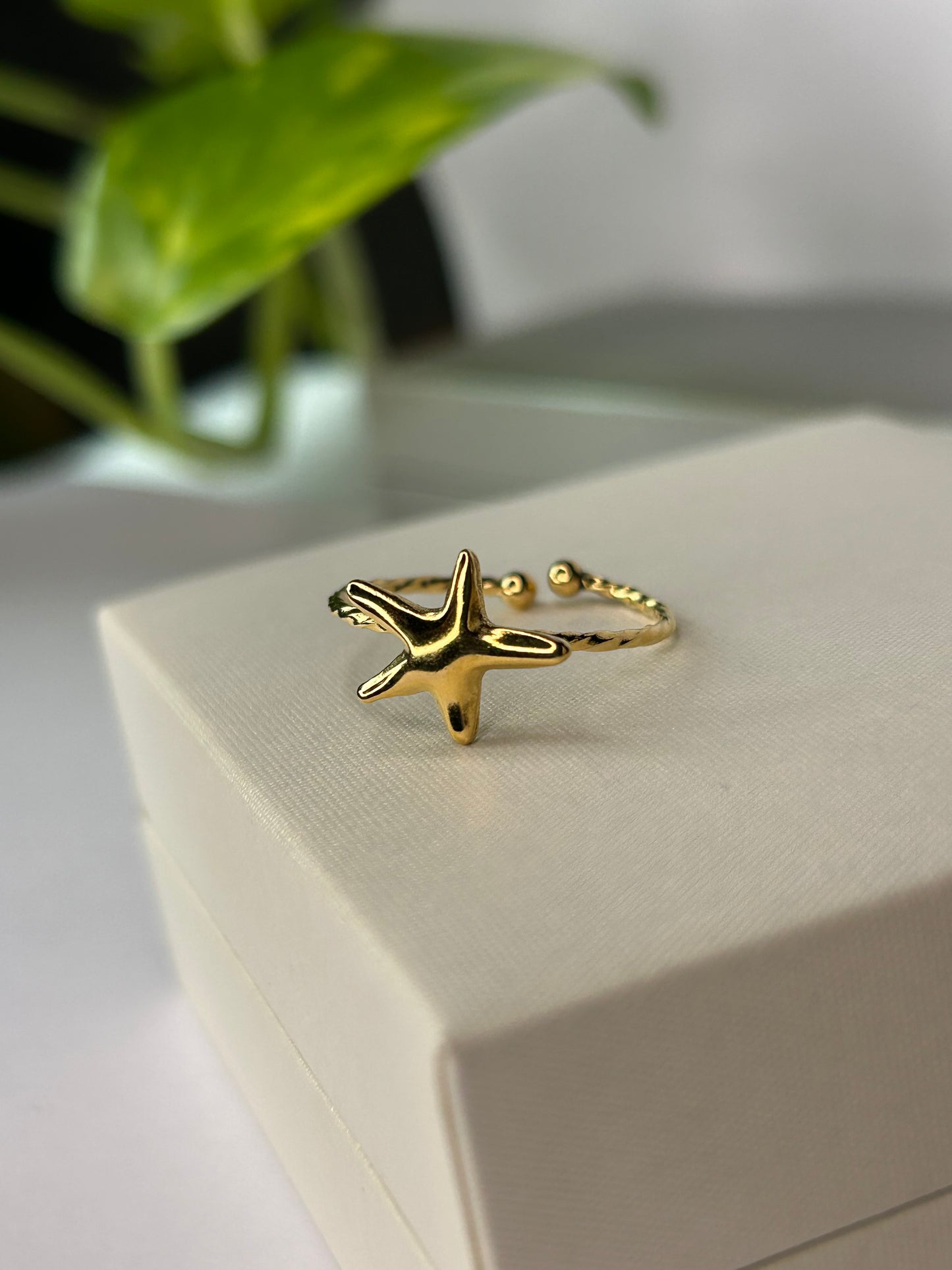 Anillo estrella dorada
