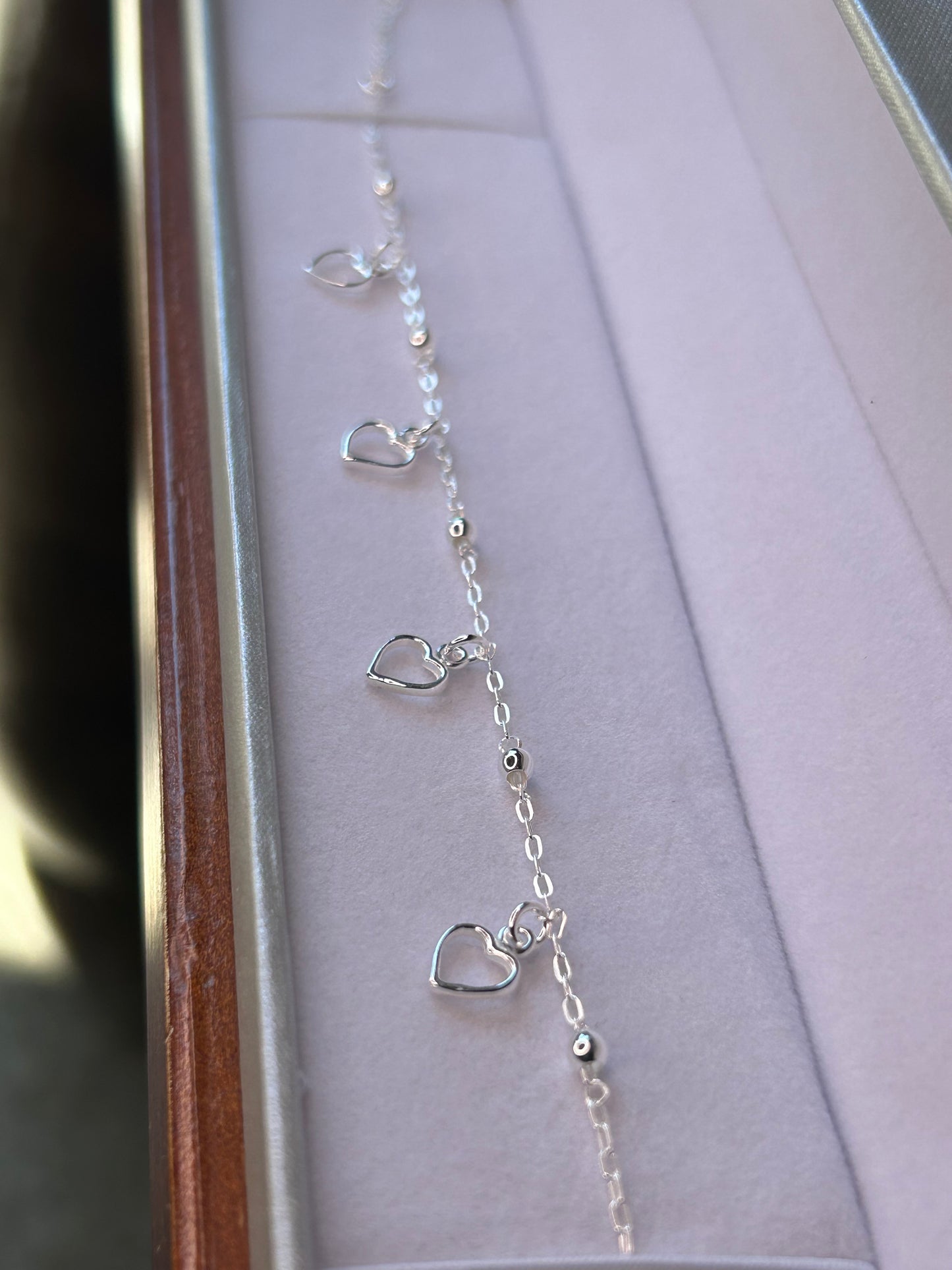 Pulsera corazones calados