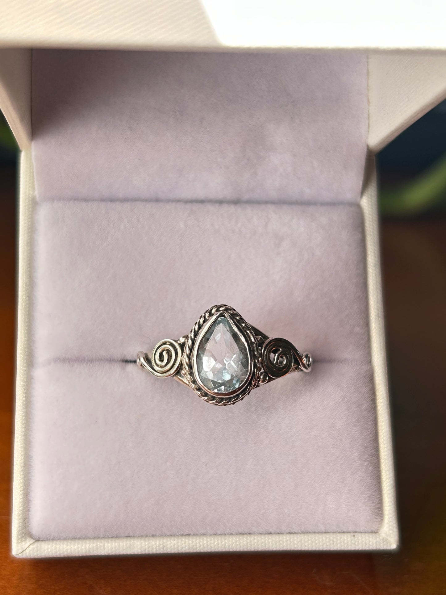 Anillo gota Topacio Azul