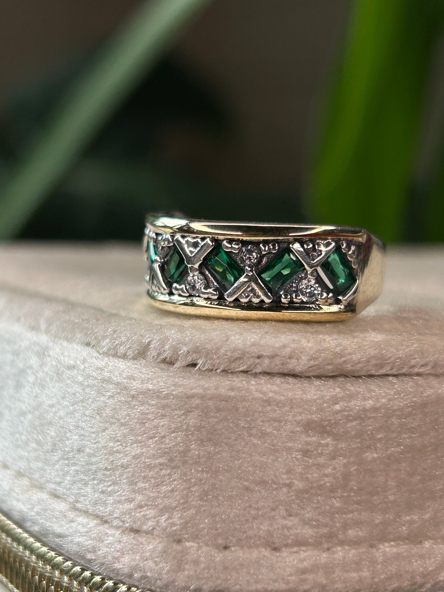 Anillo circonias verdes