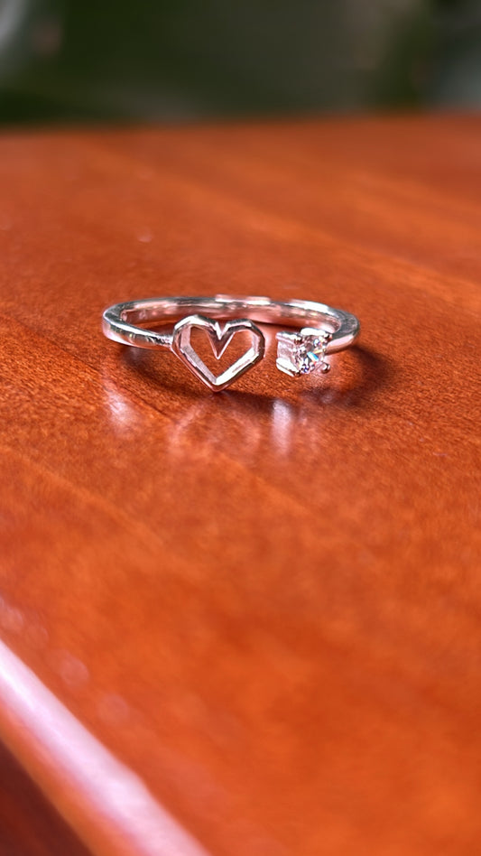 Anillo corazón y circonia