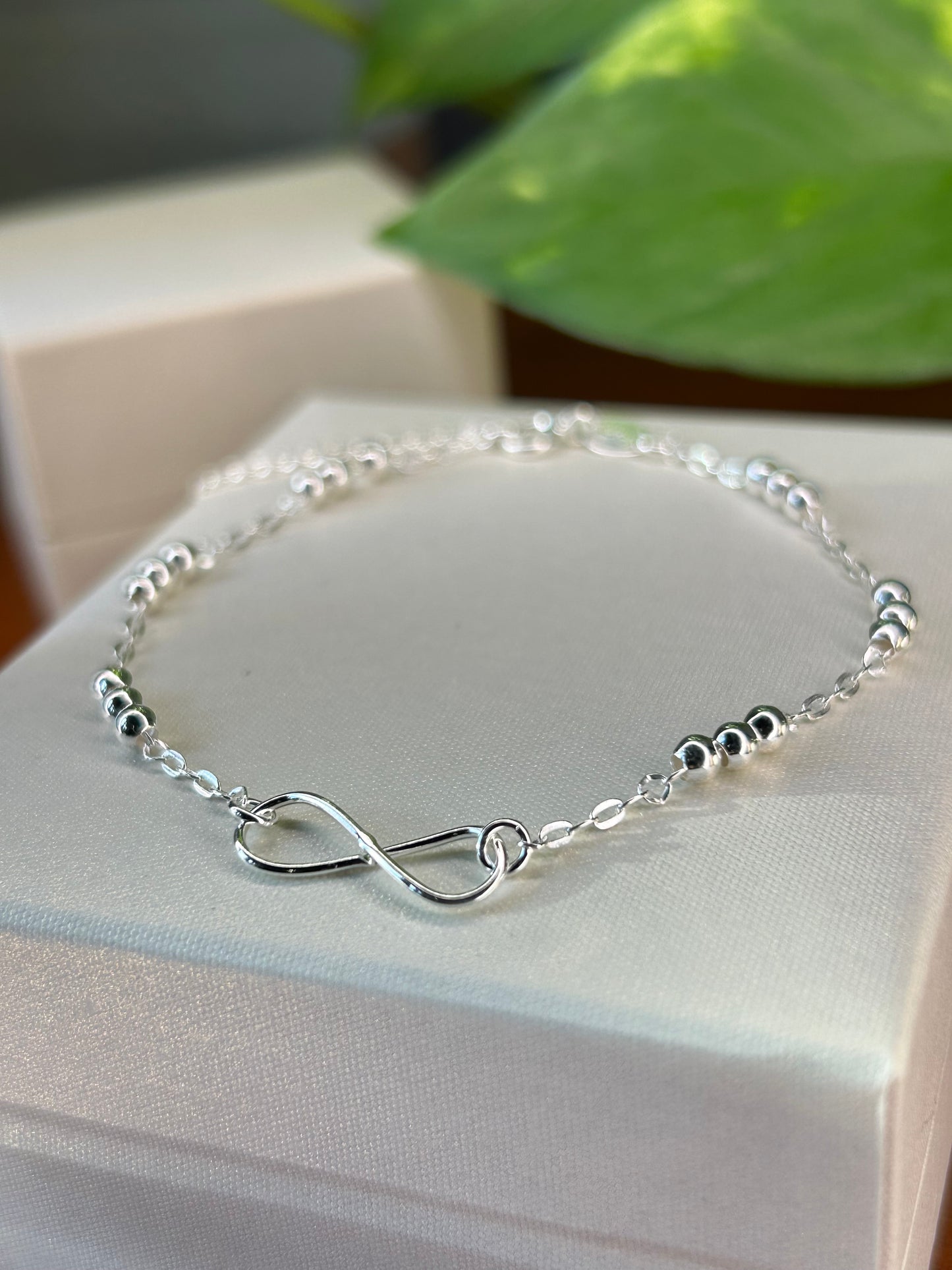 Pulsera infinito con mini esferas
