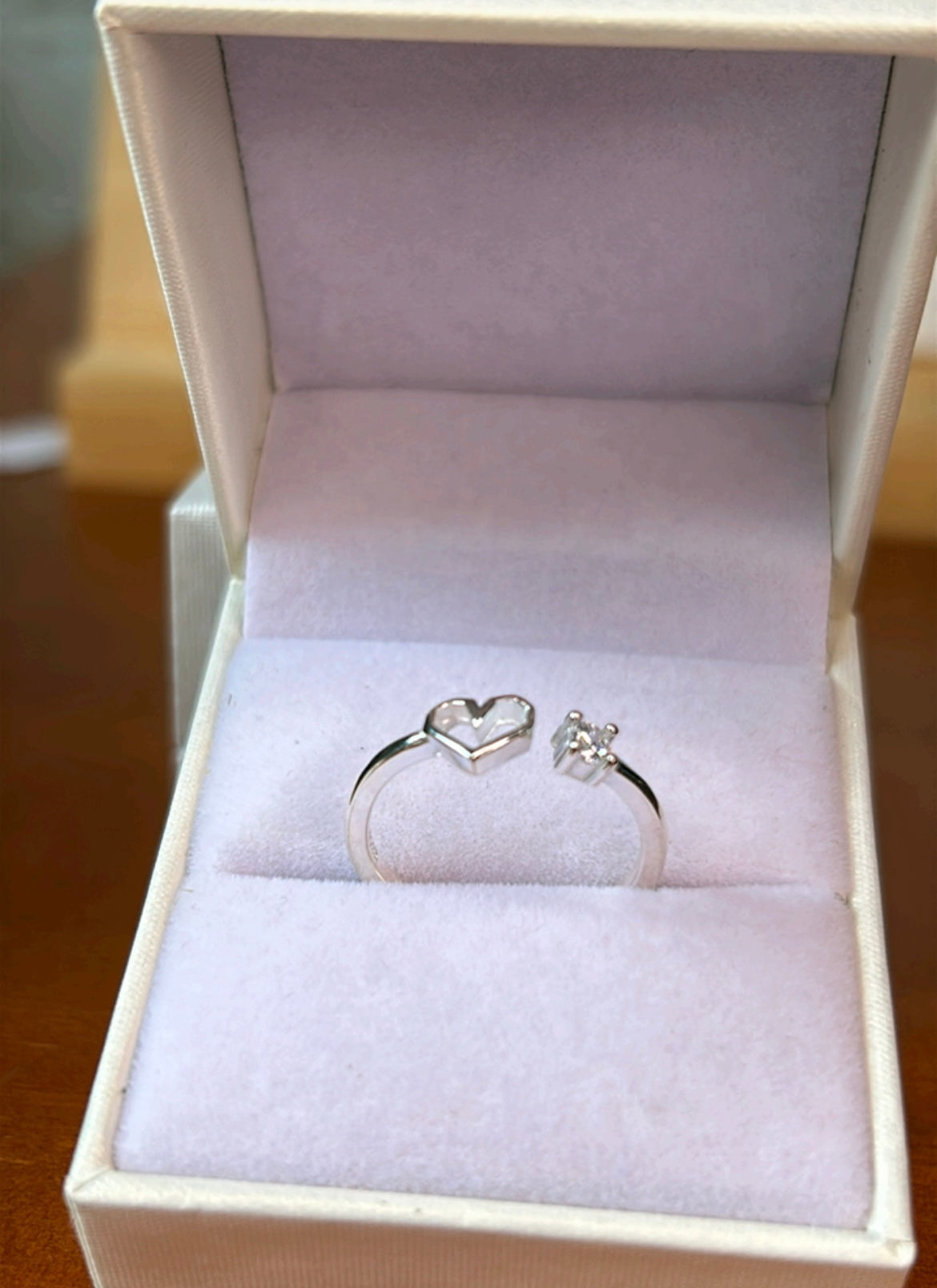 Anillo corazón y circonia