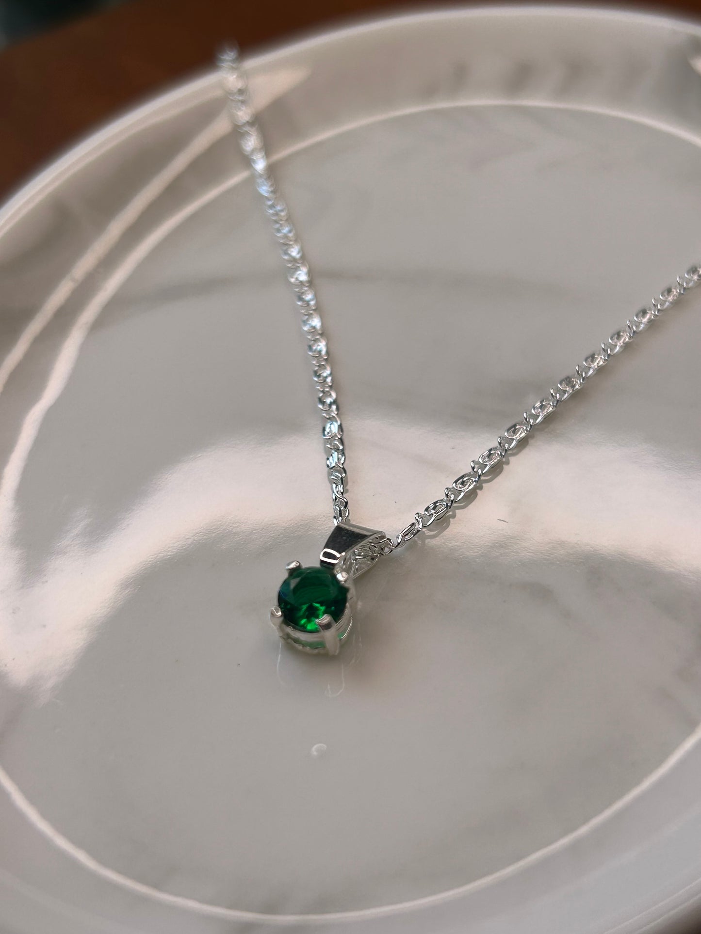Dije piedra verde