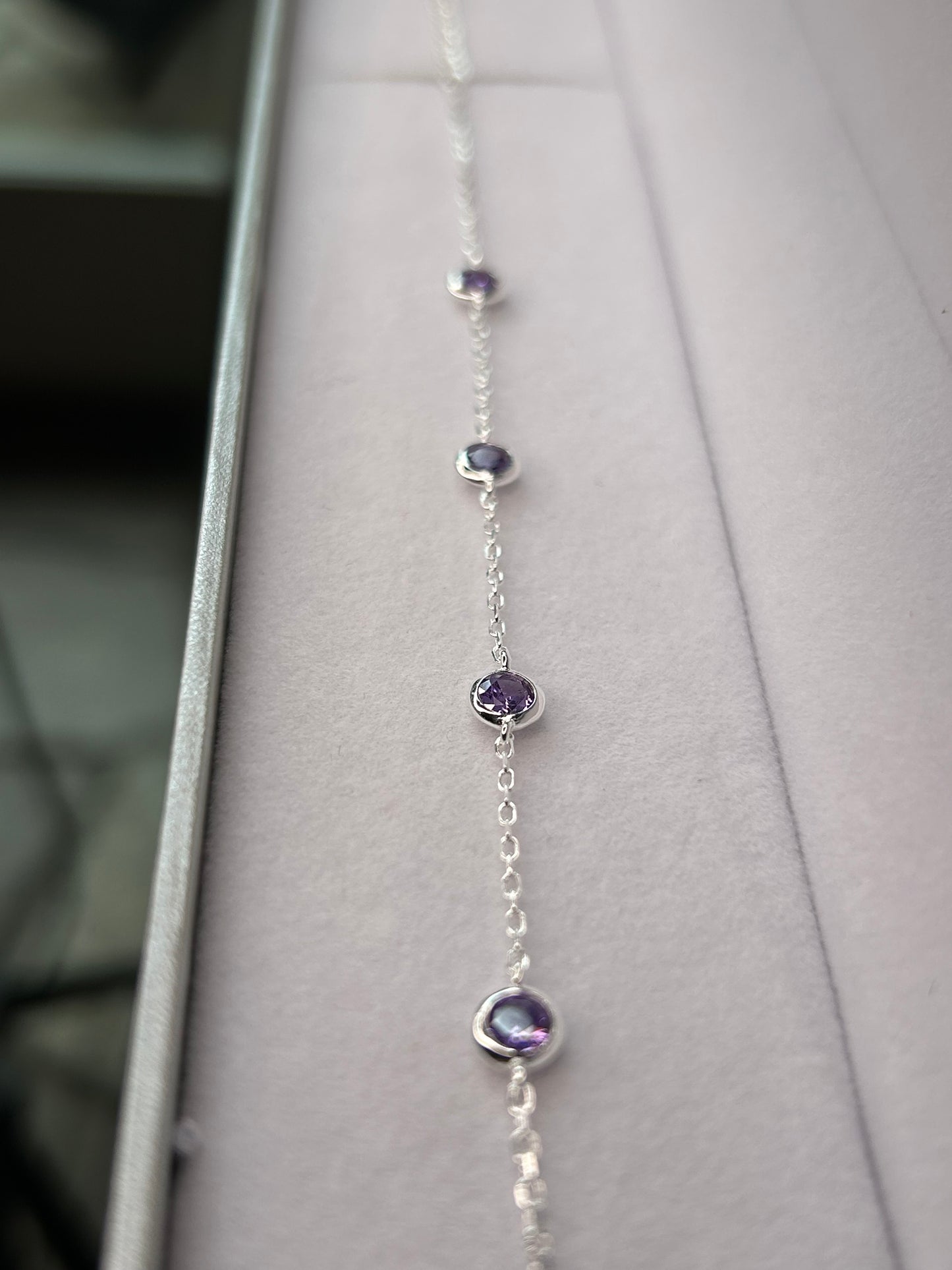 Pulsera punto de luz lila