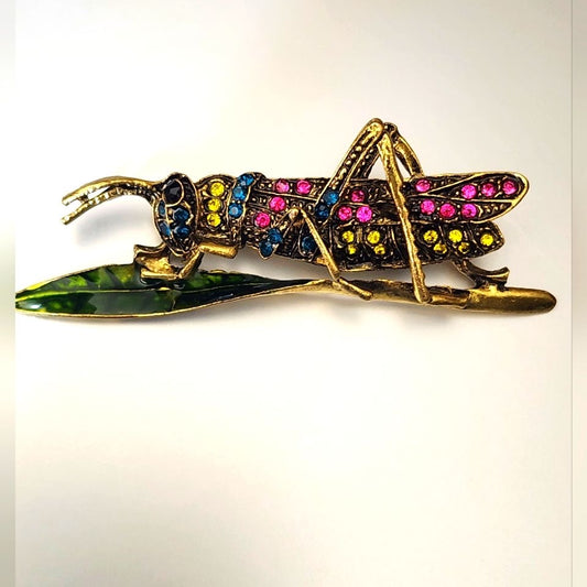 Prendedor saltamontes dorado