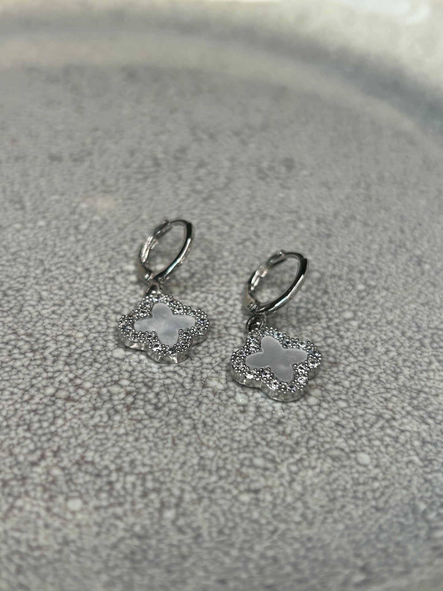 Aros flor estilo VC blanco