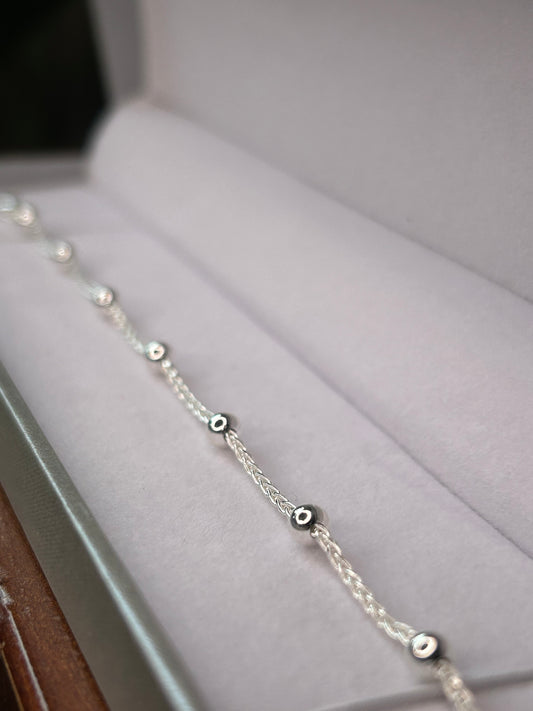 Pulsera esferas y trenzado