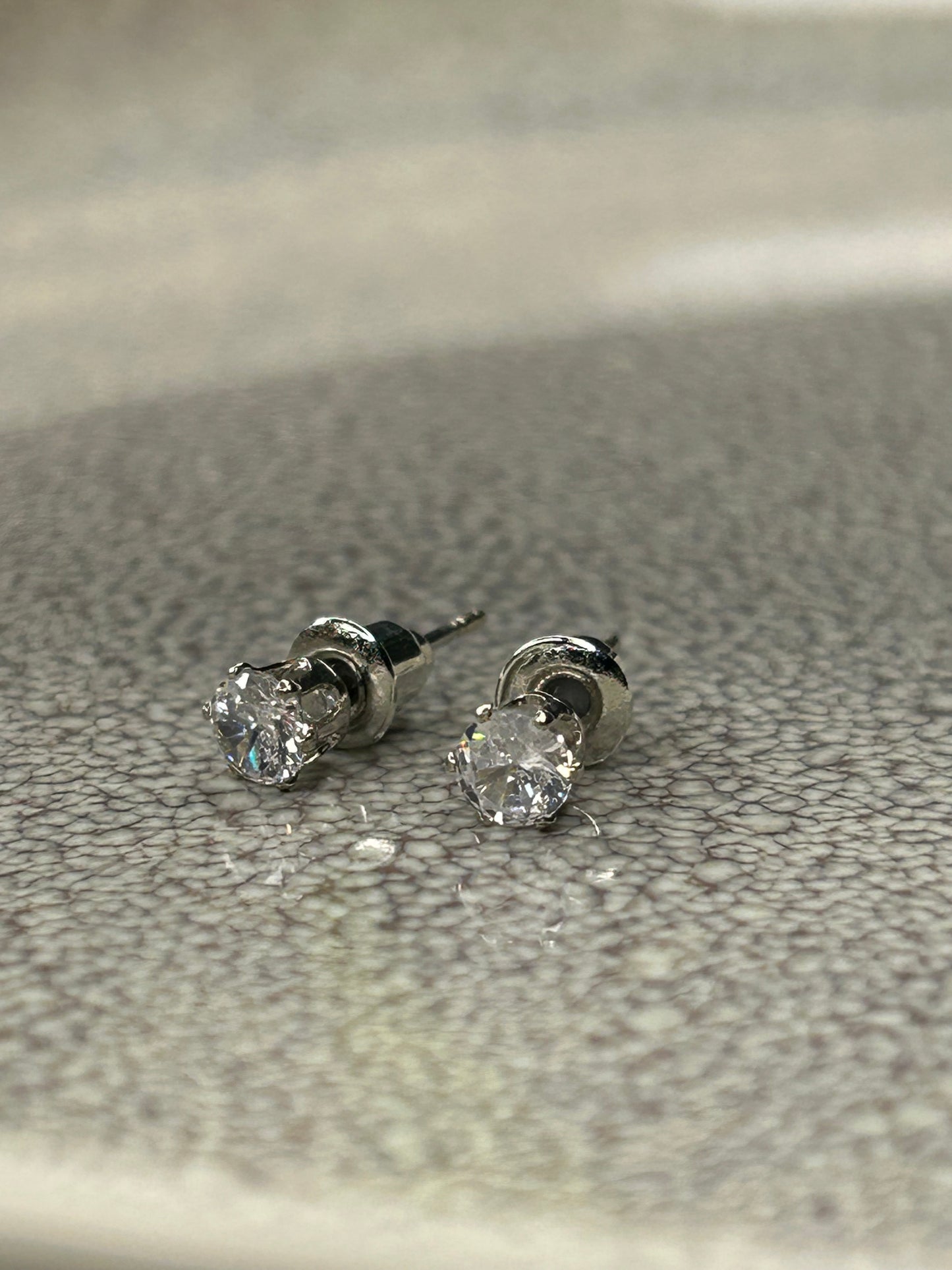 Caravanas mini punto luz en plateadas