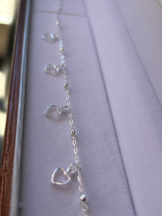 Pulsera corazones calados