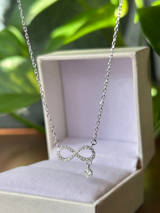 Conjunto infinito con circonias