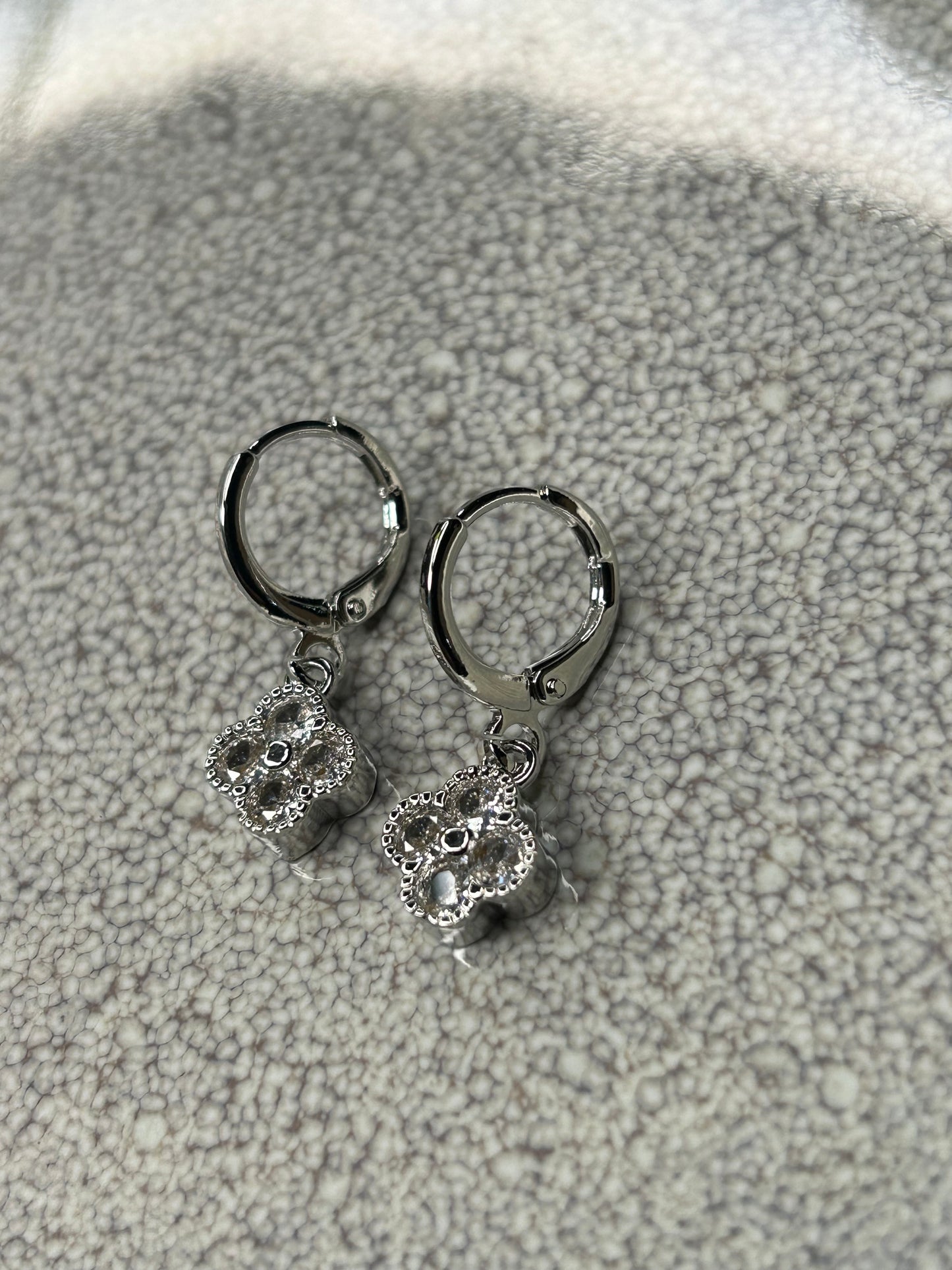 Aros Flor 4 circonias estilo VC